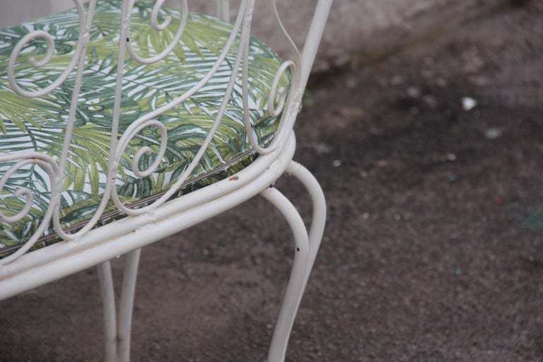 photo vintage White Garden Sofa Mid Century Worked Shaped Green Metal Cushion 1950s