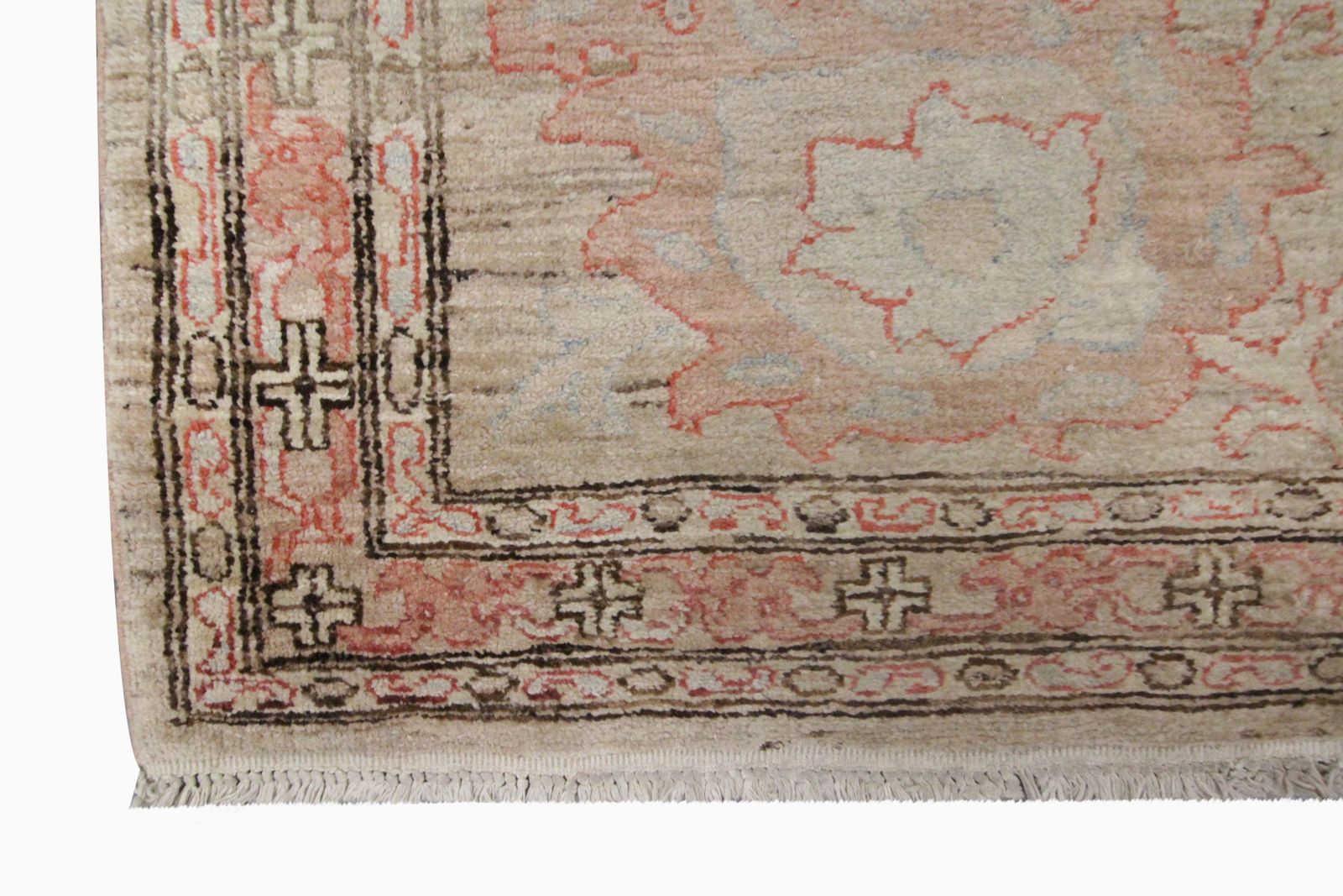 Traditioneel handgemaakt beige wollen loperkleed, lang oosters bloemmotief tapijt photo 1850.0