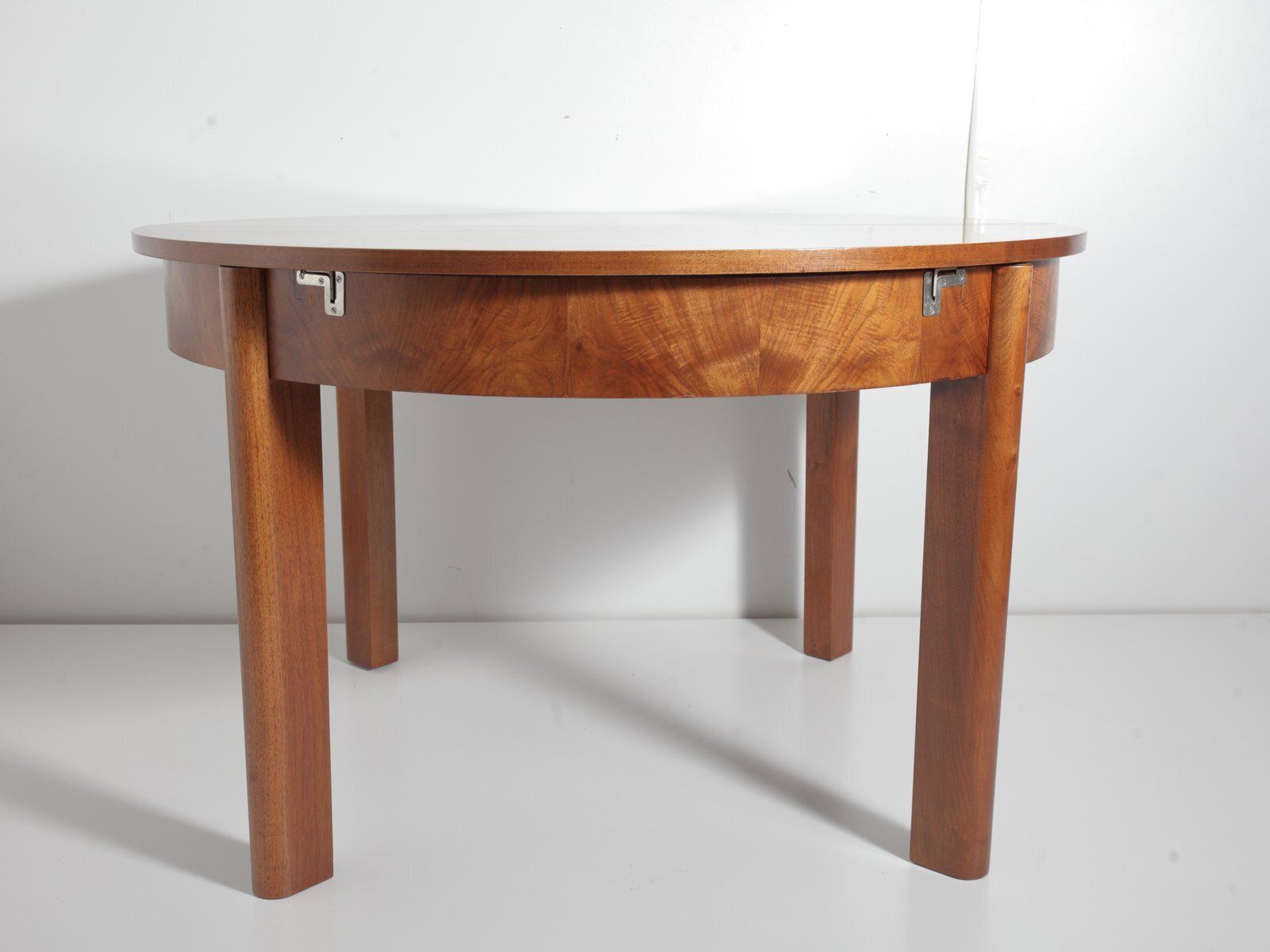 Ronde Uitschuifbare Eettafel H 183 in Walnoot door Jindrich Halabala voor UP Závody, jaren 1930 photo for sale