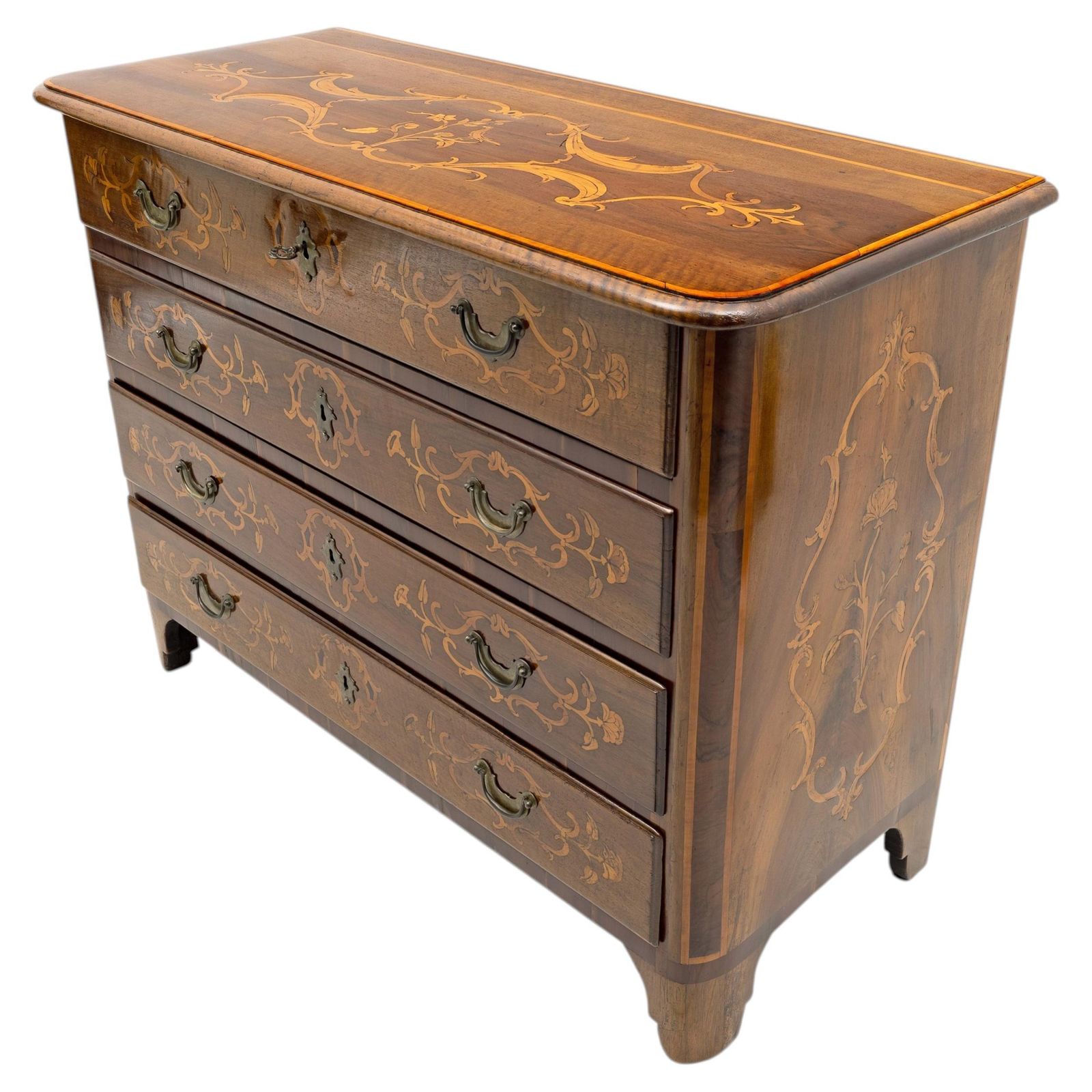 Ladekast in massief Italiaans walnoot met esdoorninleg, eind 18e eeuw.