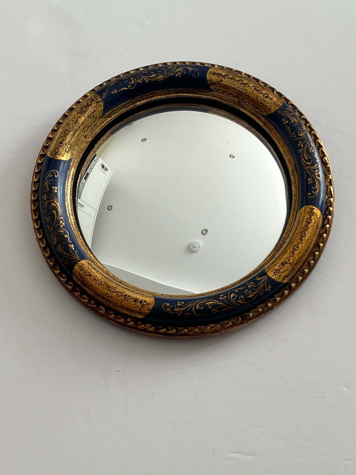 Ronde Convexe Wandspiegel, Houten Lijst Blauw en Verguld, Fijn Detail, Begin 20e Eeuw photo Woonaccessoires