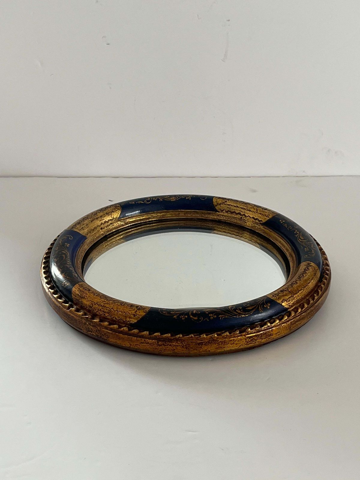 Ronde Convexe Wandspiegel, Houten Lijst Blauw en Verguld, Fijn Detail, Begin 20e Eeuw photo buy