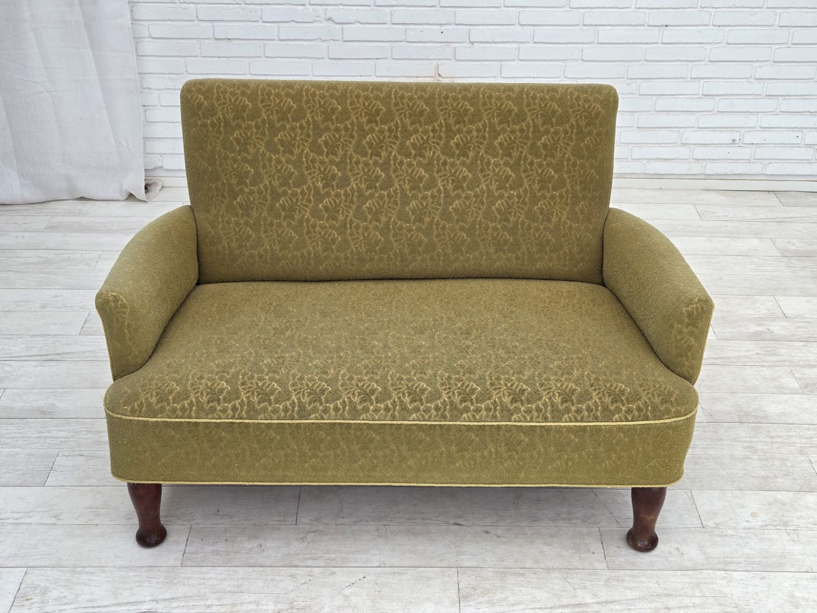 Jaren 1950, Deense 2-zitsbank, groene meubelwol. photo furniture