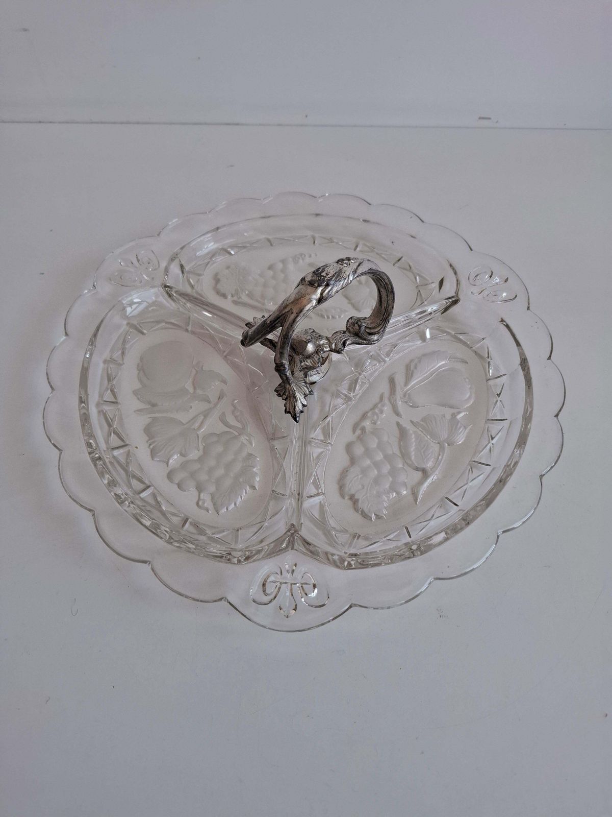 Art Deco Geperst Glazen Serveerschaal met Vakken en Alpaca Handvat, 1930 photo Woonaccessoires