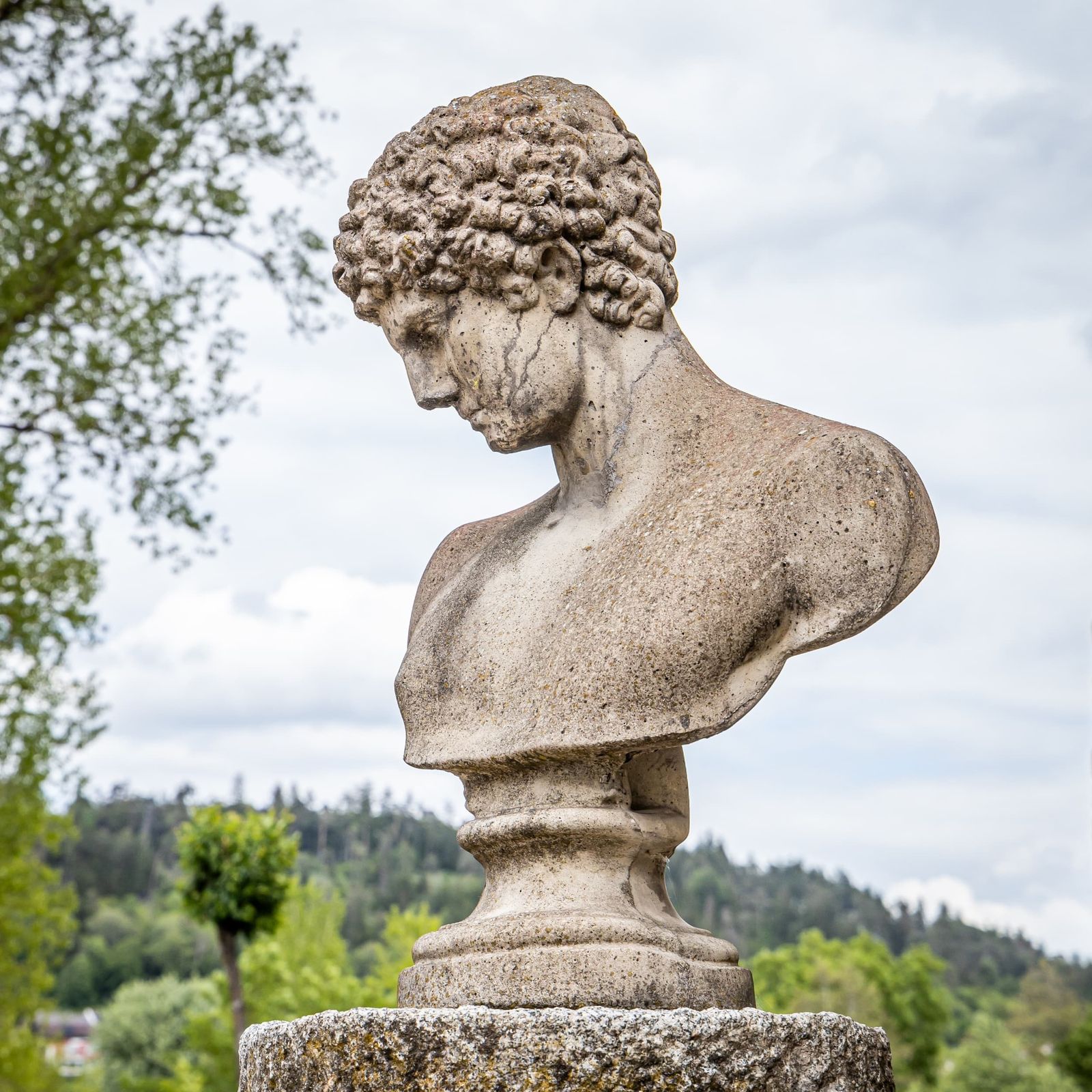 Buste van de Capitolijnse Antinous / Hermes in gegoten steen, eind 20e eeuw photo Kunst