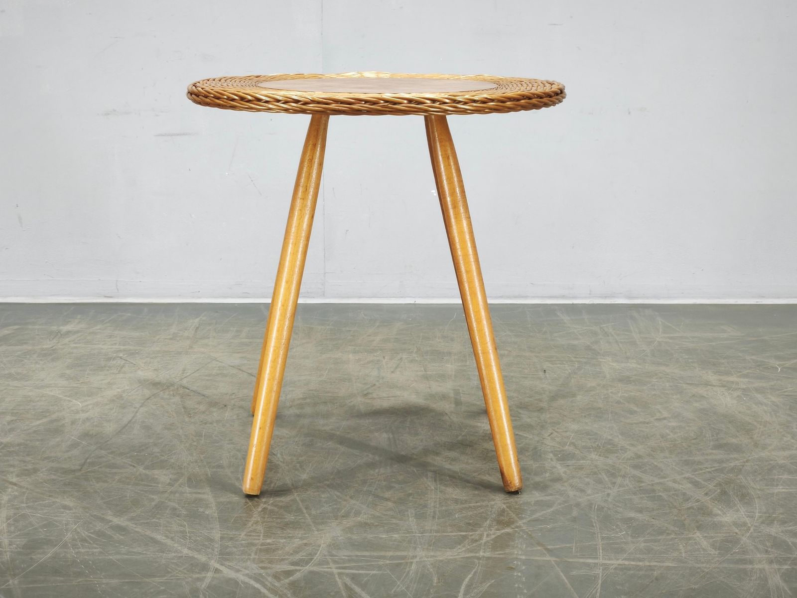 Jan Kalous Rotan en Beuken Bijzettafel, Tsjecho-Slowakije, jaren 1970 photo furniture