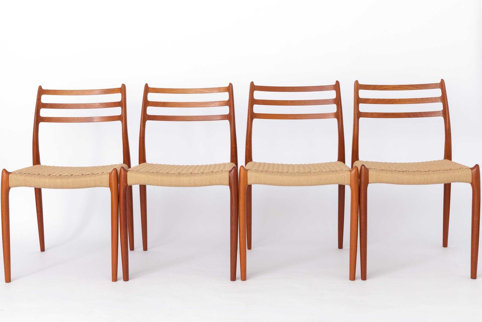 4 van 8 Niels Otto Møller Model 78 eetkamerstoelen | Deens teakhout Mid-Century Modern | 1968 photo furniture