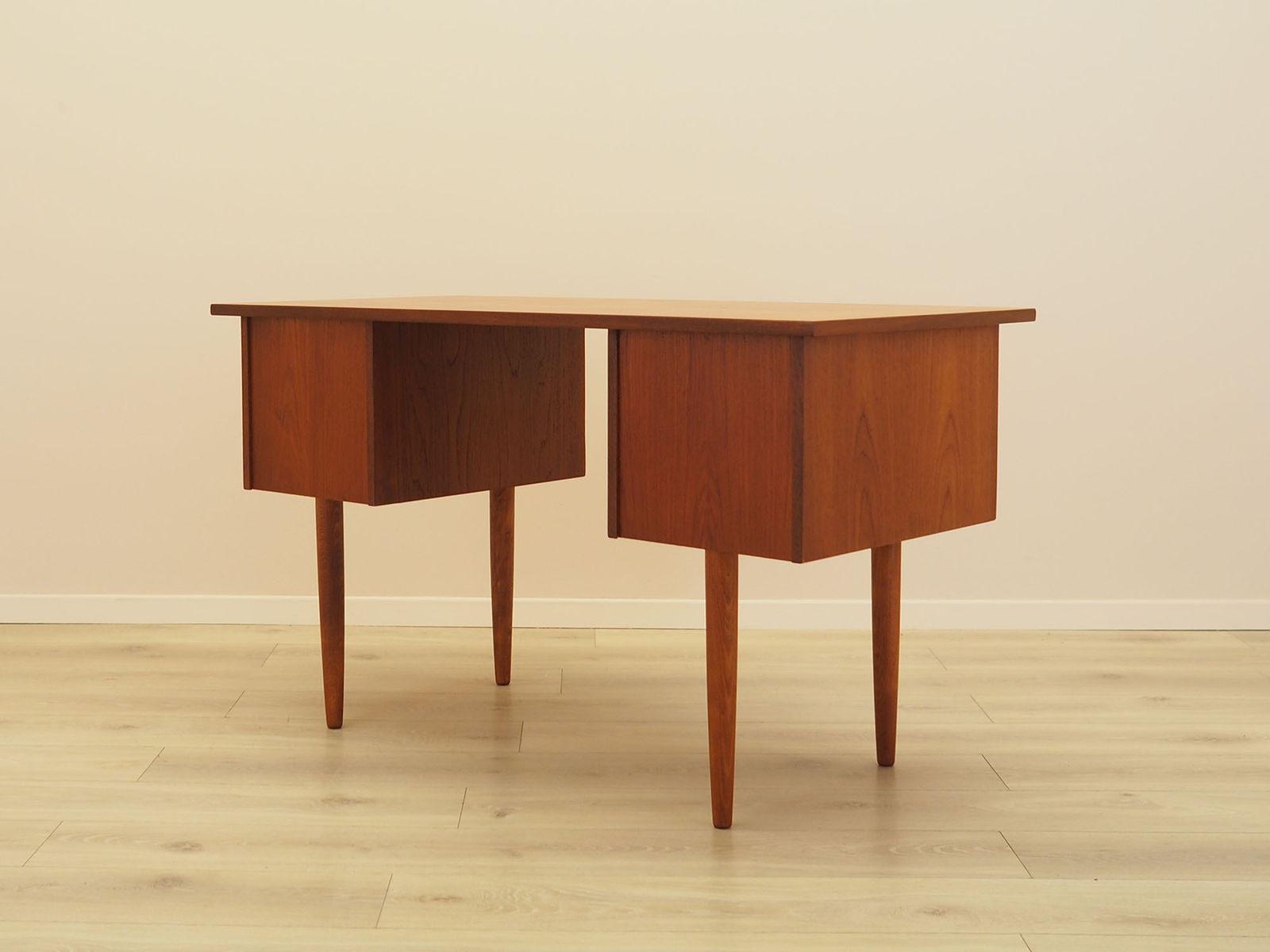 photo vinterior Teakhouten bureau, Deens design, jaren 1970, gemaakt in Denemarken