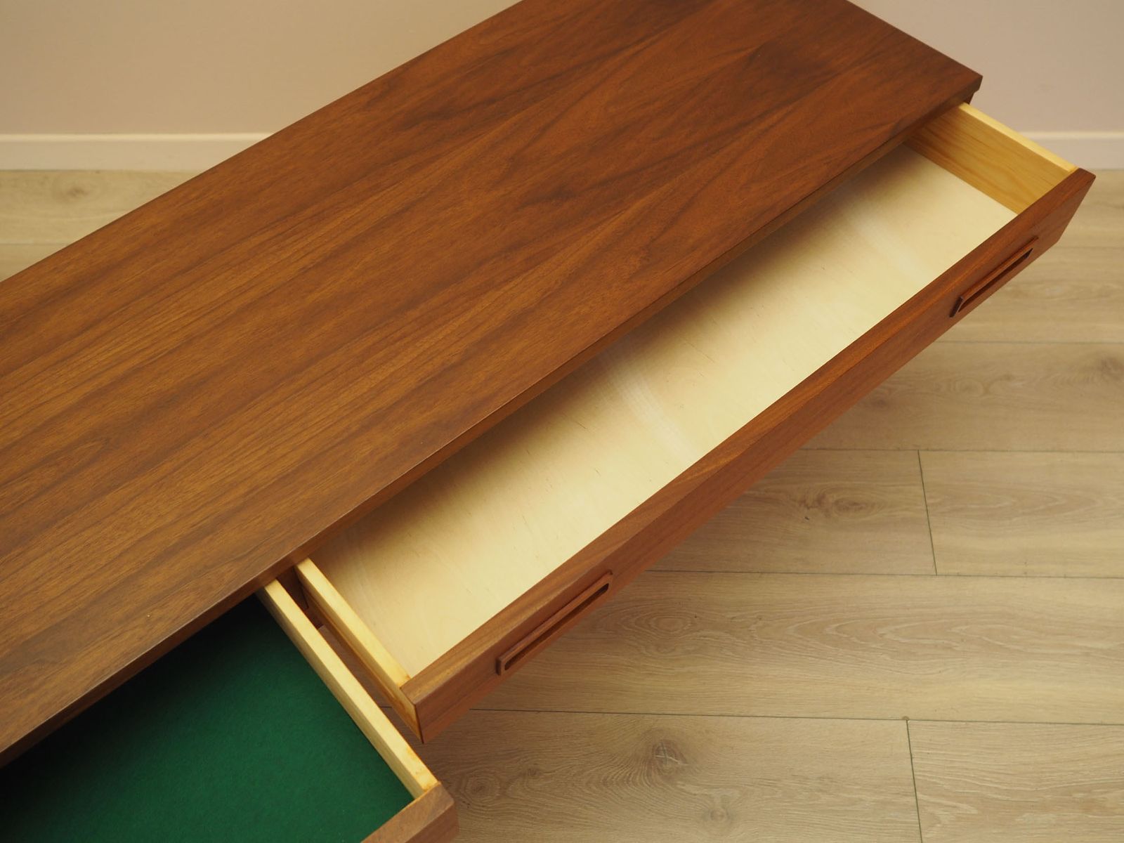 photo vinterior Teakhouten lowboard, Deens design, ca. jaren 1960, gemaakt in Denemarken