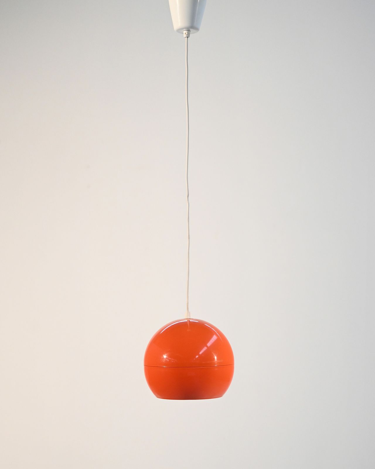 Space Age-stijl plafondlamp in oranje kunststof, jaren 1960 photo vinterior