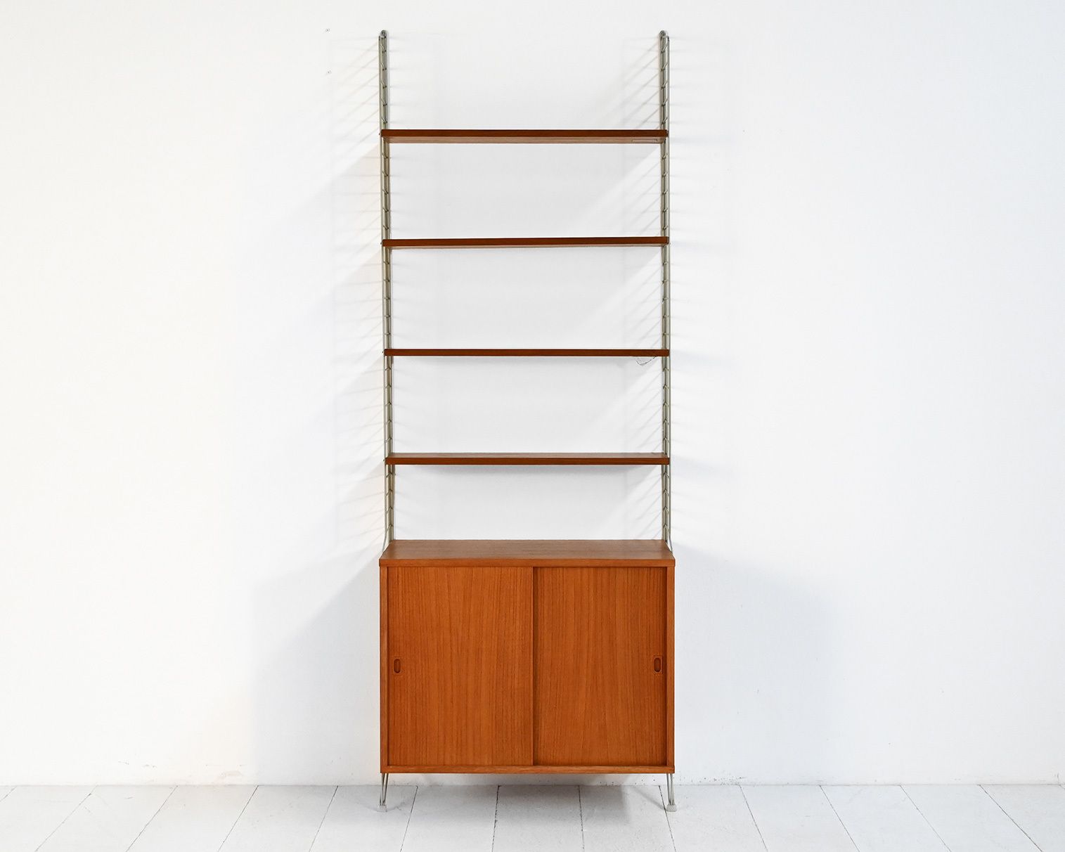 "String" boekenkast van Nisse Strinning, ca. jaren 1950