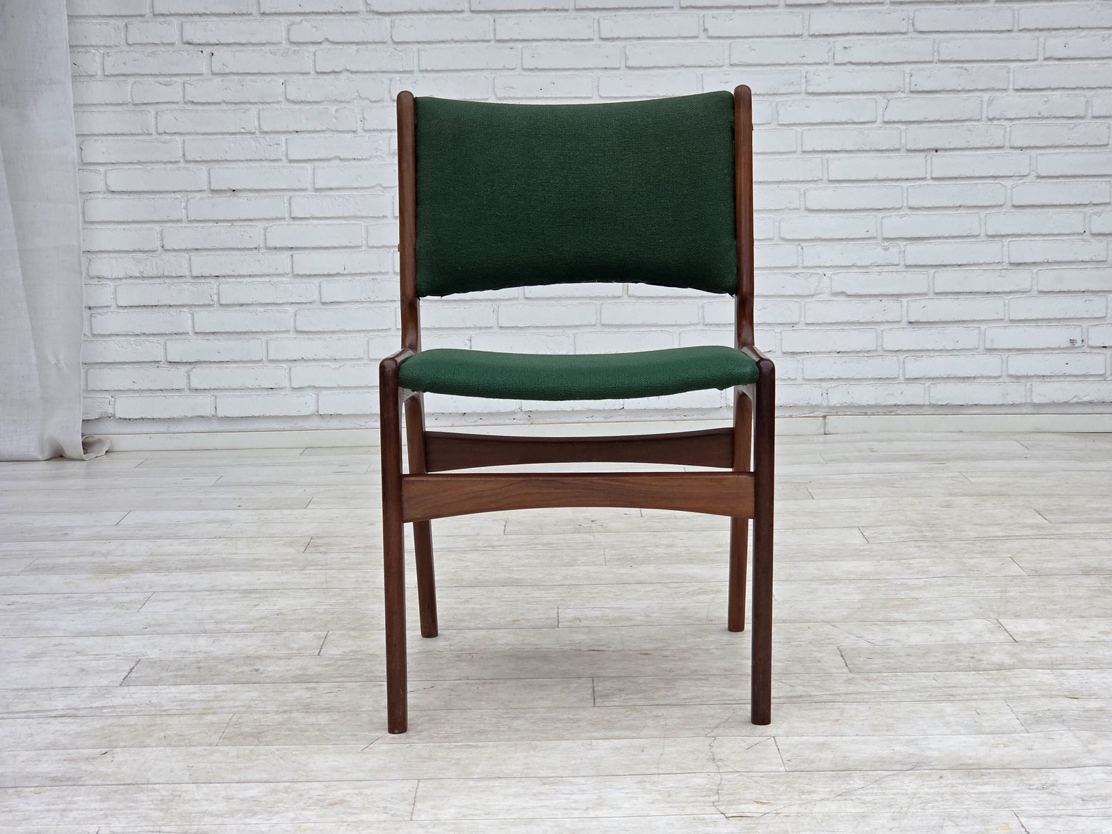 photo for sale Jaren 1960, Deens design van Erik Buch, set van 4 eetkamerstoelen, model 89.
