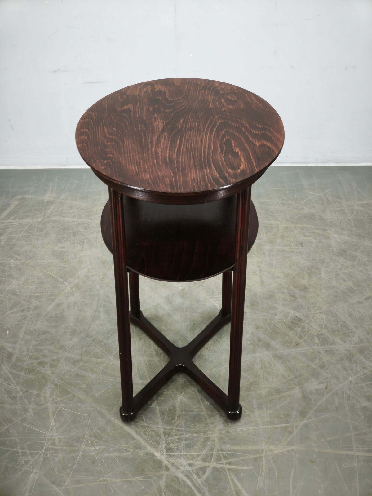 photo for sale Table ovale Josef Hoffmann pour Jacob & Josef Kohn, Vienne, vers 1900