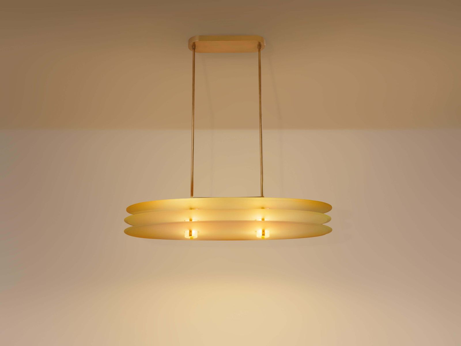 Lustre Roberto Volonterio et Cesare Benedetti en laiton et verre, années 1980 photo Luminaires
