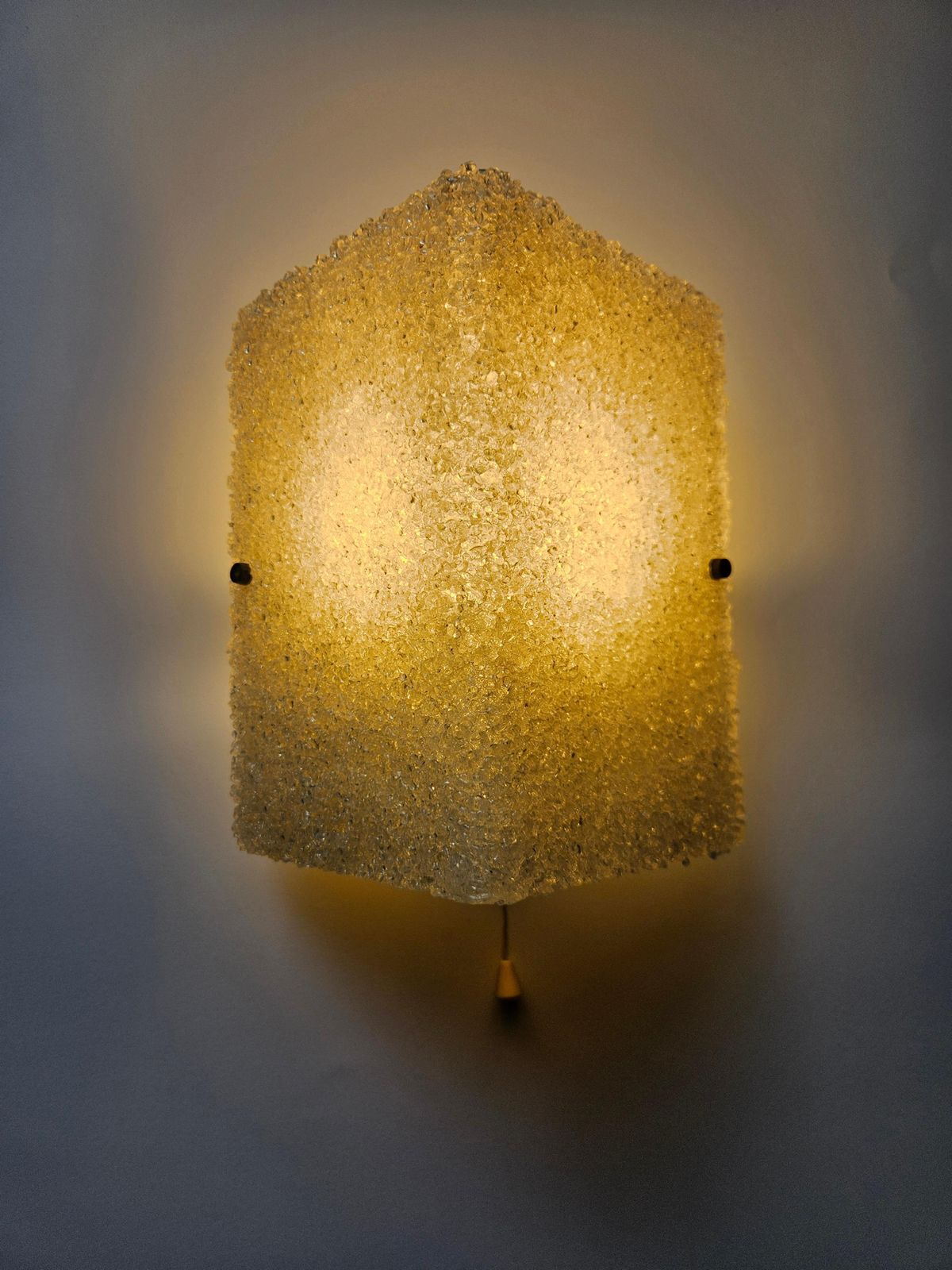 Zeldzame mid-century wandlamp van lucite – Pokrok, jaren 1960 photo furniture