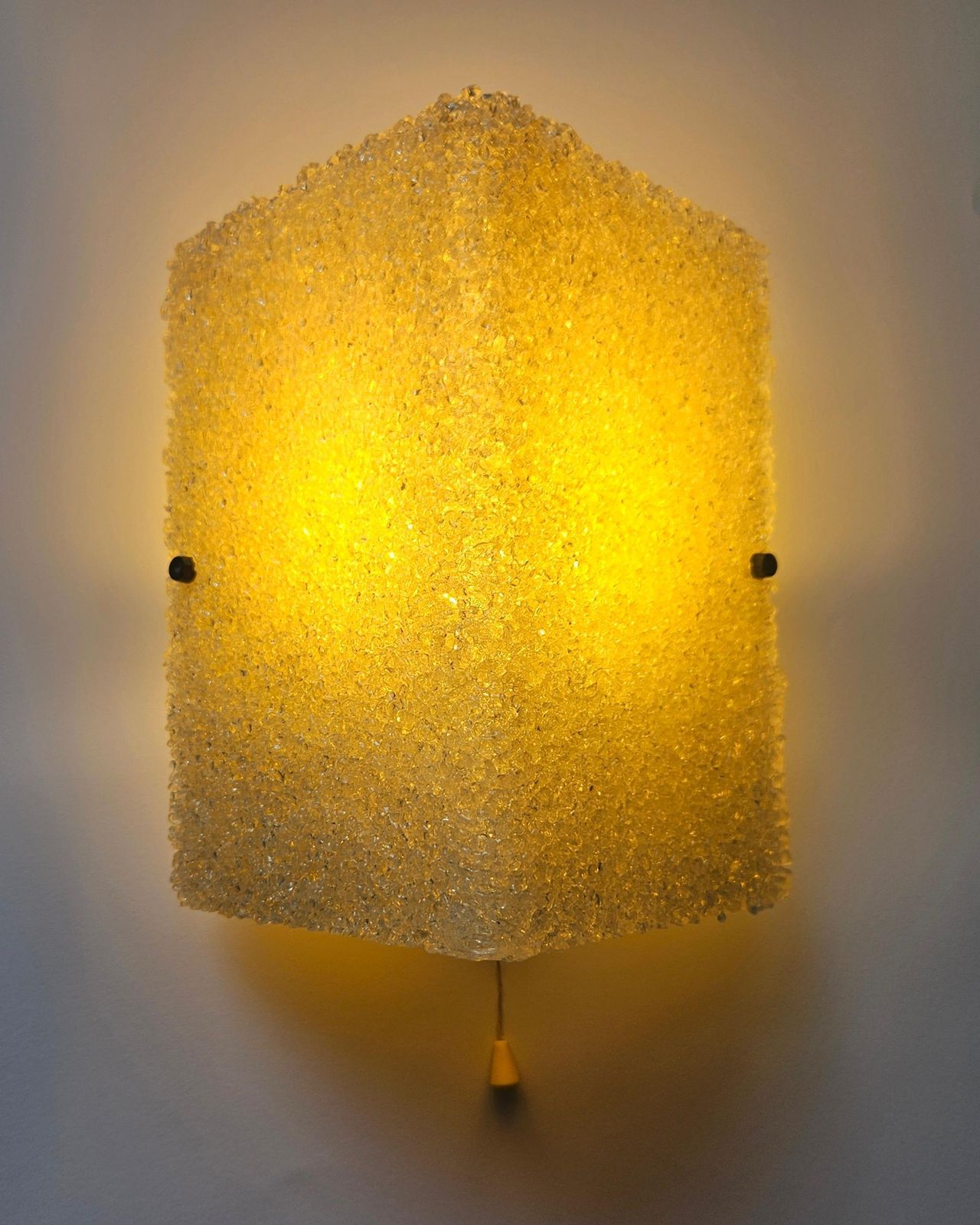 Zeldzame mid-century wandlamp van lucite – Pokrok, jaren 1960 photo Verlichting