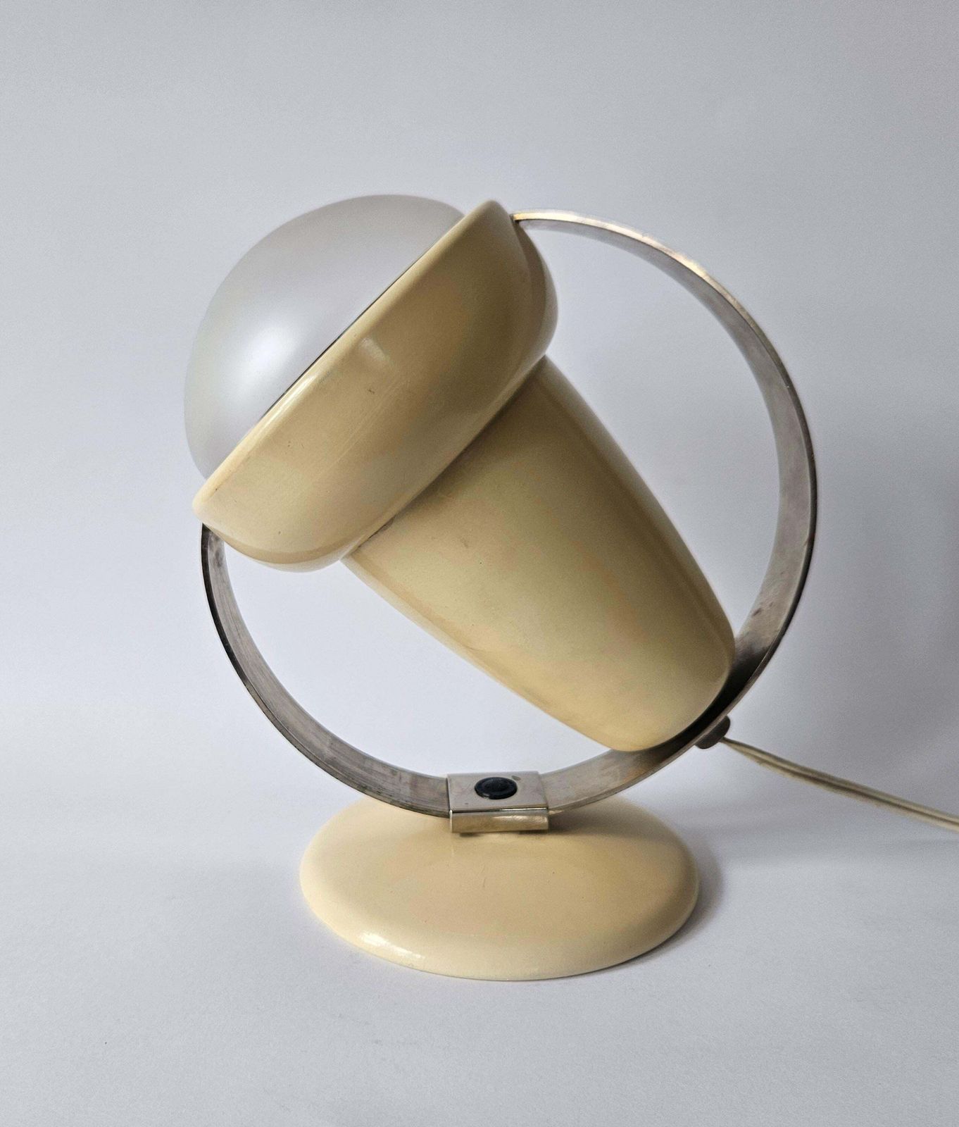 photo furniture Mid-century tafel- of wandlamp Philips, Charlotte Perriand, Nederland, jaren 1960