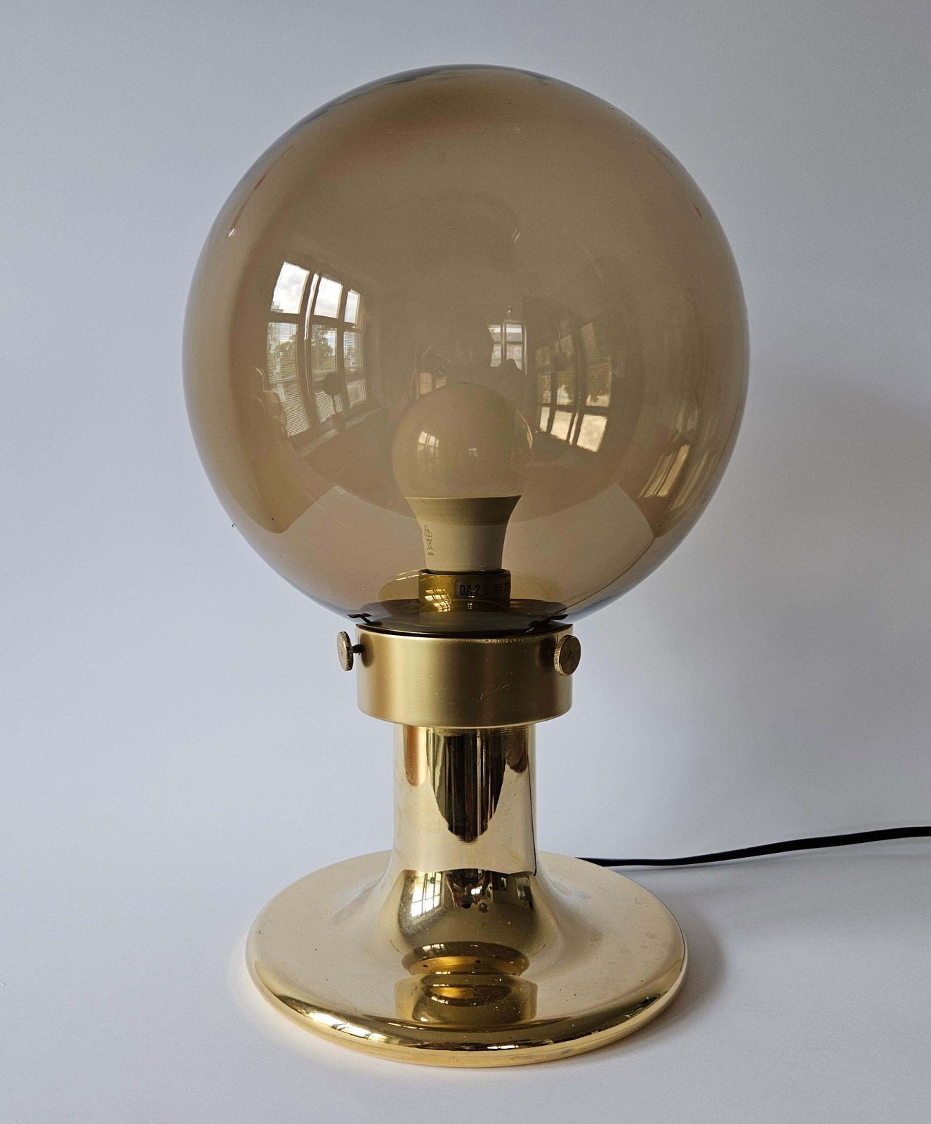 Rare grande lampe de table en laiton mid-century, Suisse, années 1970 photo for sale