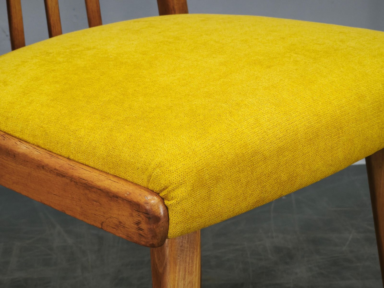 photo furniture Set van 4 Mid-Century Ton Beuken Eetkamerstoelen, Tsjecho-Slowakije, jaren 1970