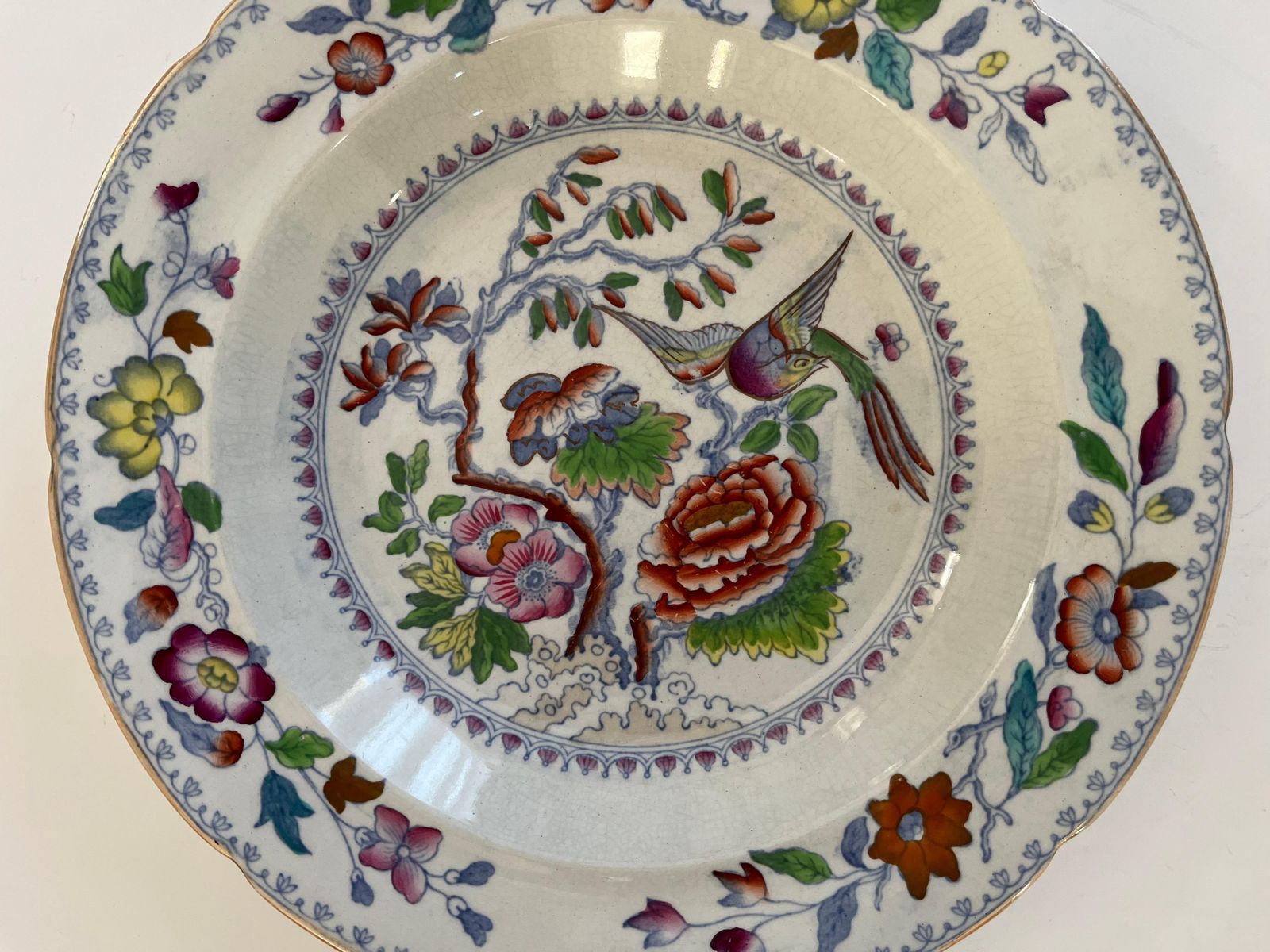 Paar grote soepborden van Mason's Ironstone in het Flying Bird chinoiseriemotief, ca. 1880 photo vinterior