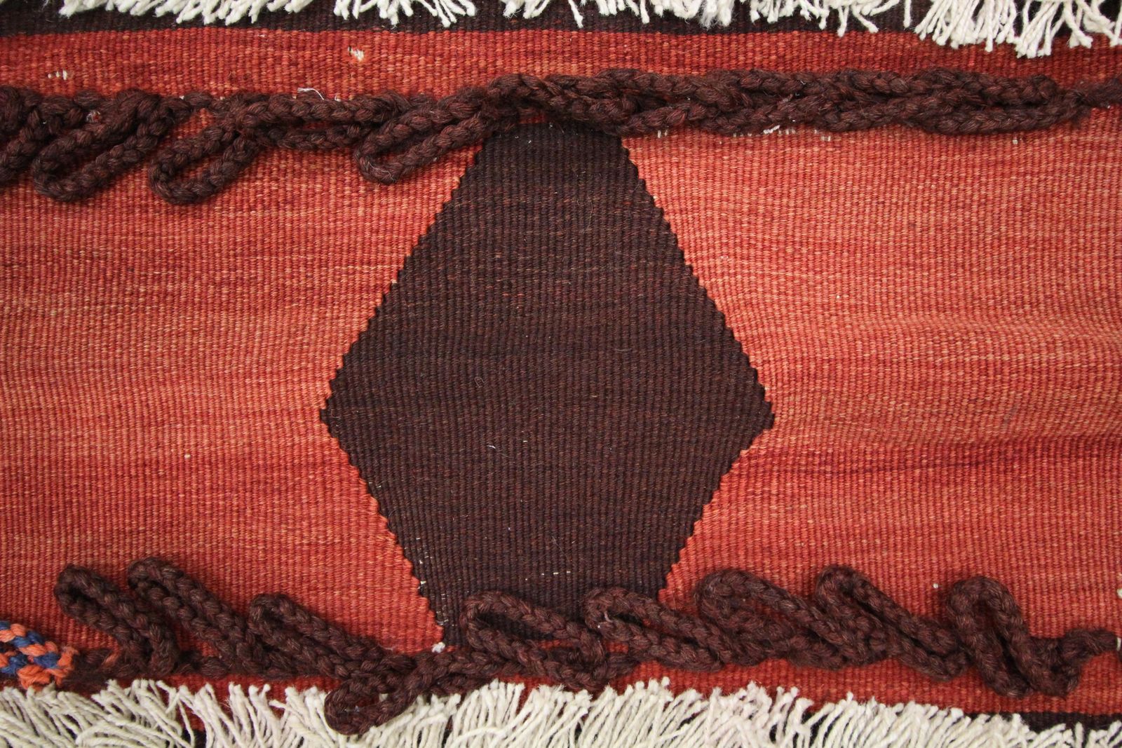 Antiek zadeltasje, traditioneel geometrisch handgeweven oosters wollen tribaal textiel photo Textiel