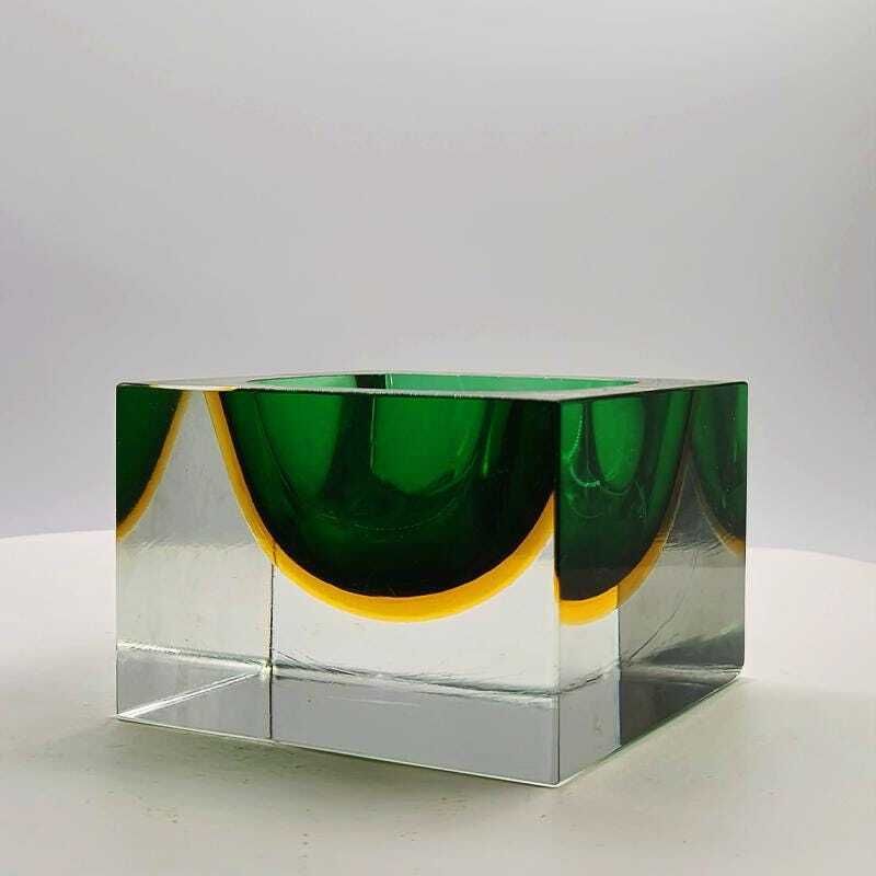 Zeldzame vierkante asbak in uraniumglas uit Murano, ca. jaren 1960, door Flavio Poli voor Seguso. photo for sale
