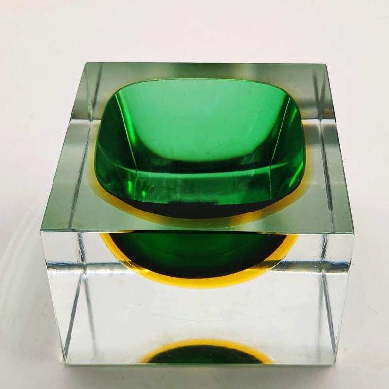 Zeldzame vierkante asbak in uraniumglas uit Murano, ca. jaren 1960, door Flavio Poli voor Seguso. photo Woonaccessoires
