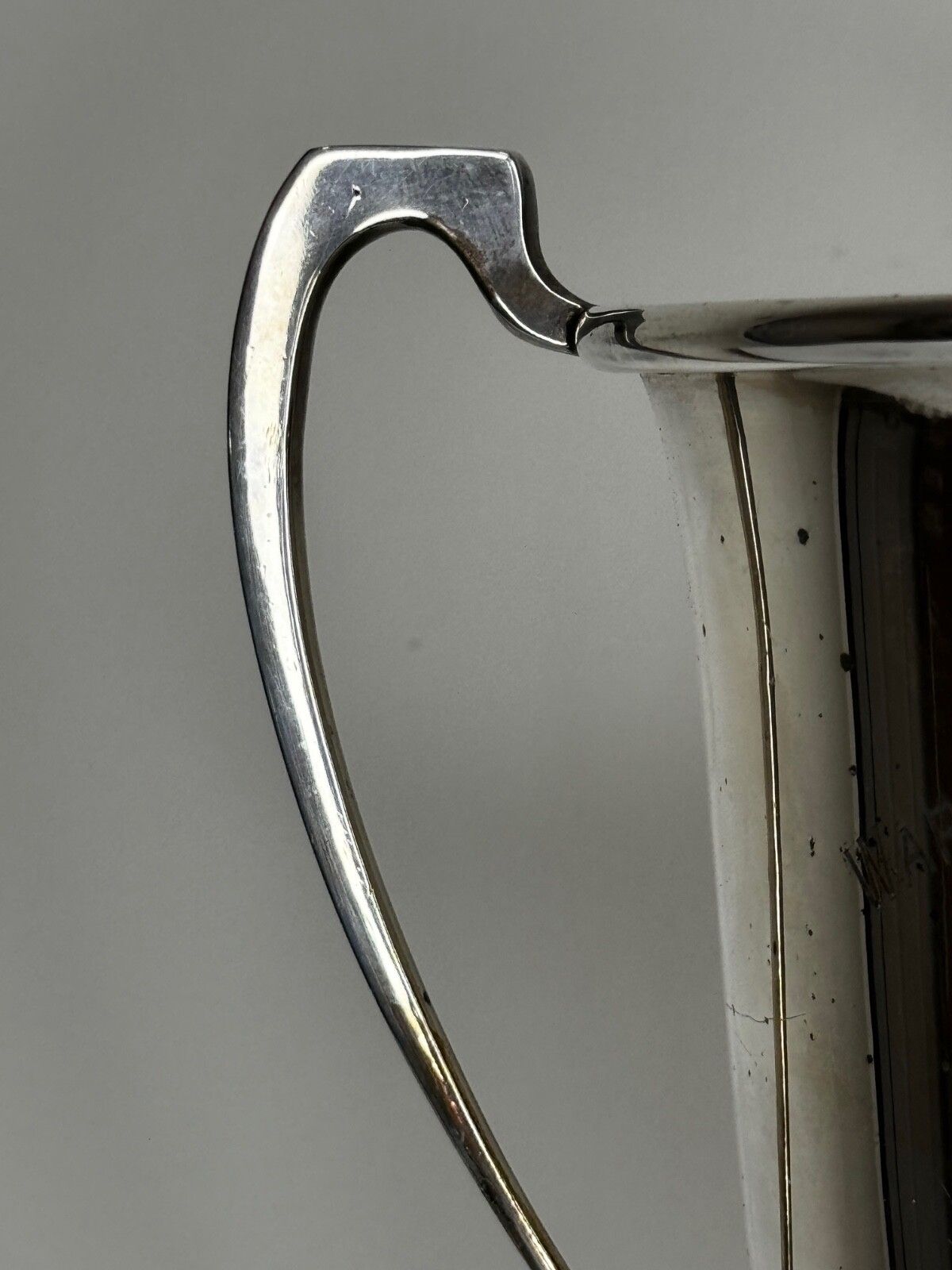 photo furniture Britse Hallmarked Silver Plate Ronde Sportduif Wedvlucht Trofee Winnaarsbeker