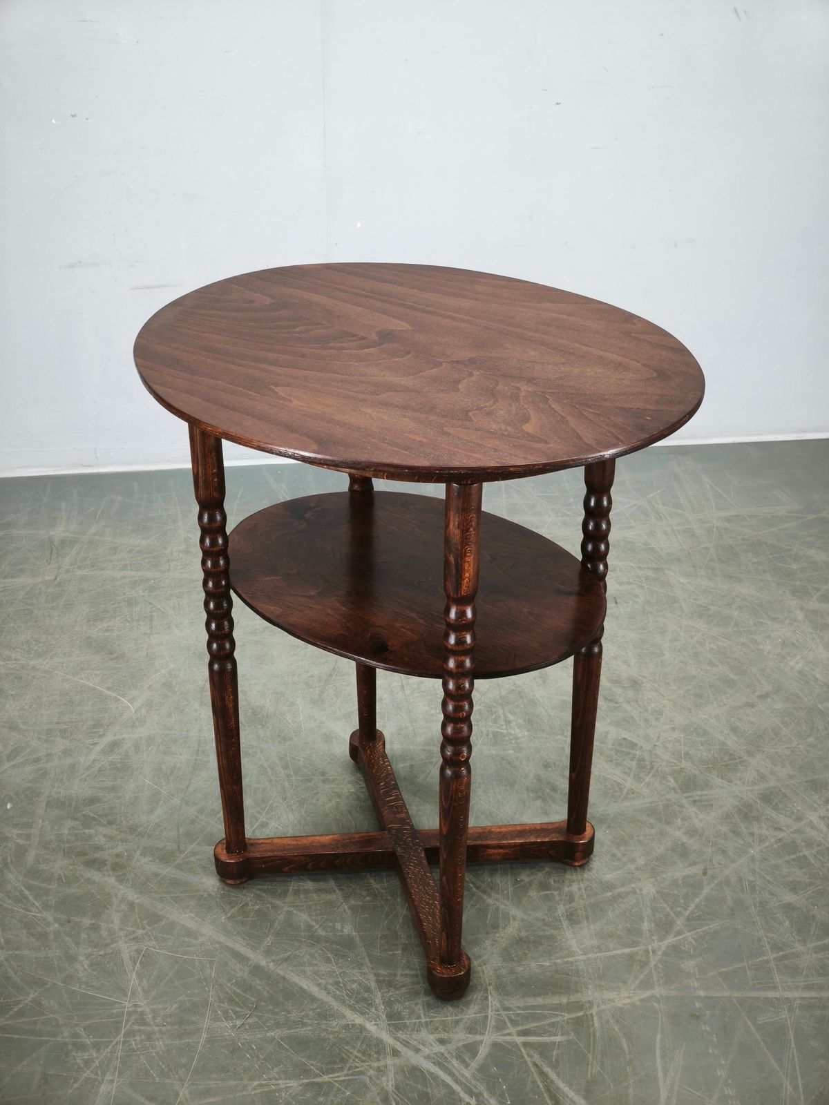 Meubels Tsjechische art deco ovale bijzettafel van beukenhout met onderste schap, ca. jaren 1920 photo