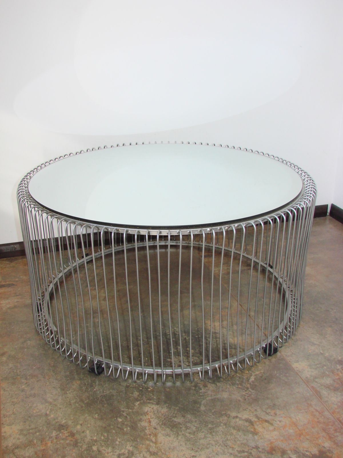 Ronde salontafel met gespiegeld blad, ca. jaren 1990. photo 139.0