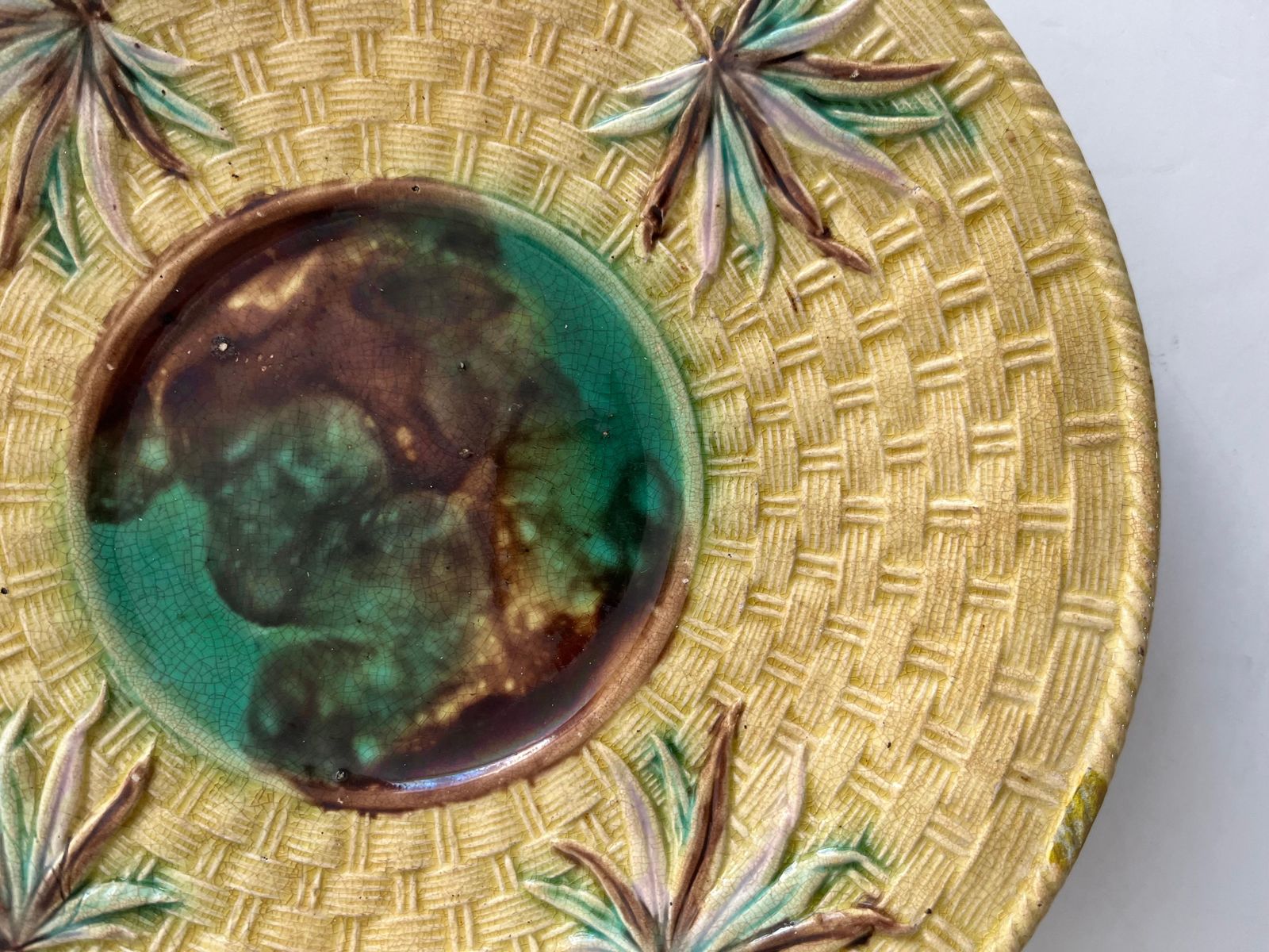 photo for sale Majolica sandwichschaal of serveerschaal, mogelijk Minton of George Jones, ca. 1860