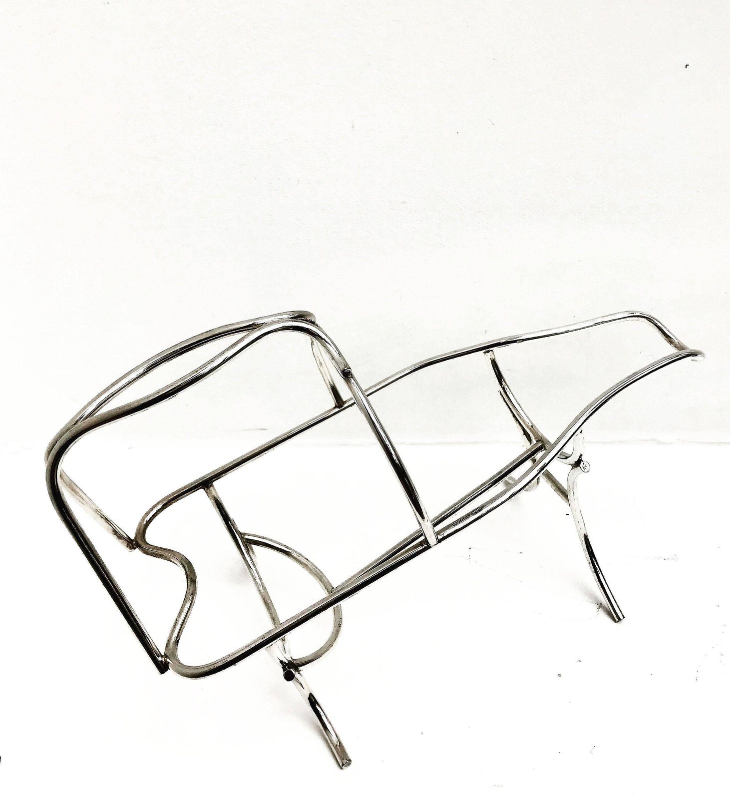 Mid-Century wijnmandje: Belgische barkar, wijnflessenhouder photo vinterior