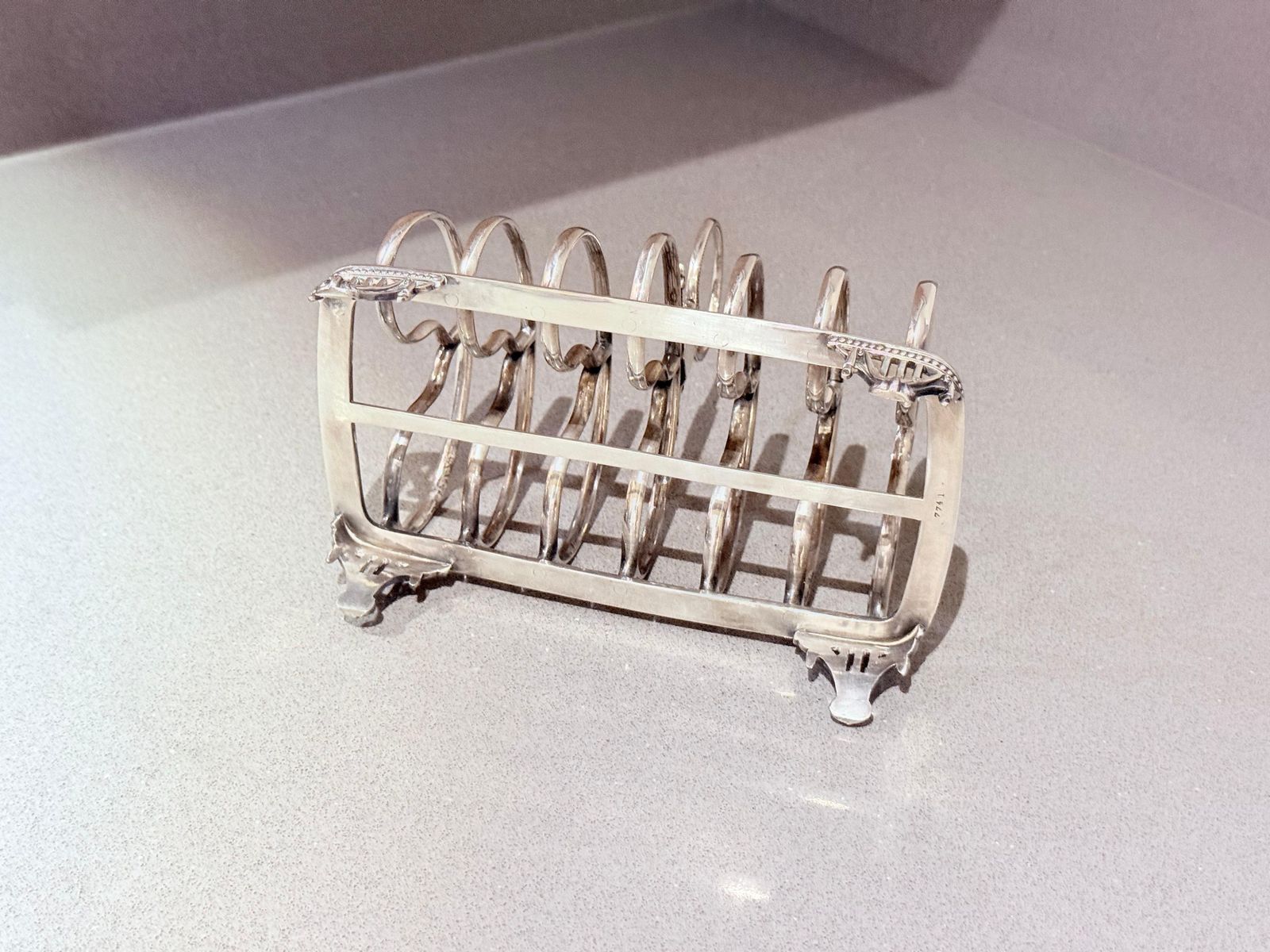 photo vinterior Art Deco Silver Toast Rack, 6 Slice Breakfast Bread Stand With Handle Sheffield