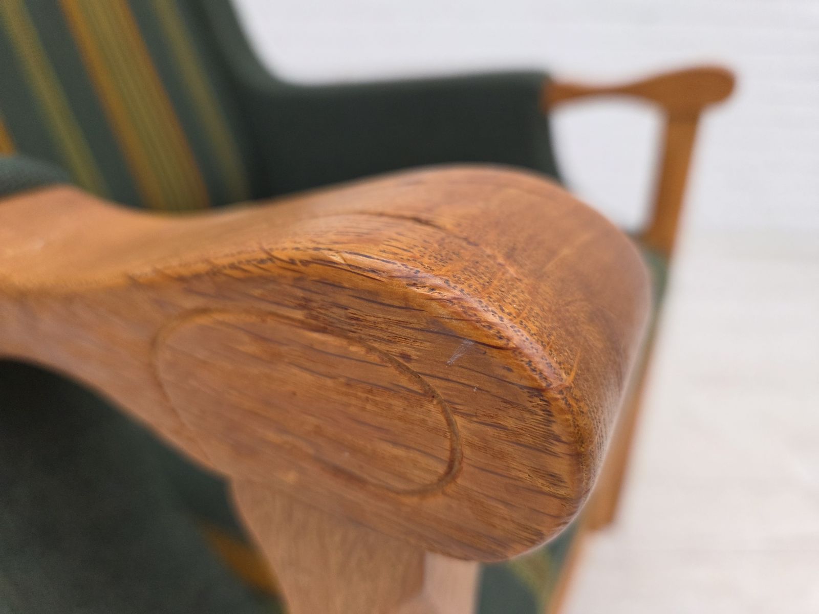 Ca. jaren 1970, Deense fauteuil, groene meubelwol, massief eikenhout. photo buy