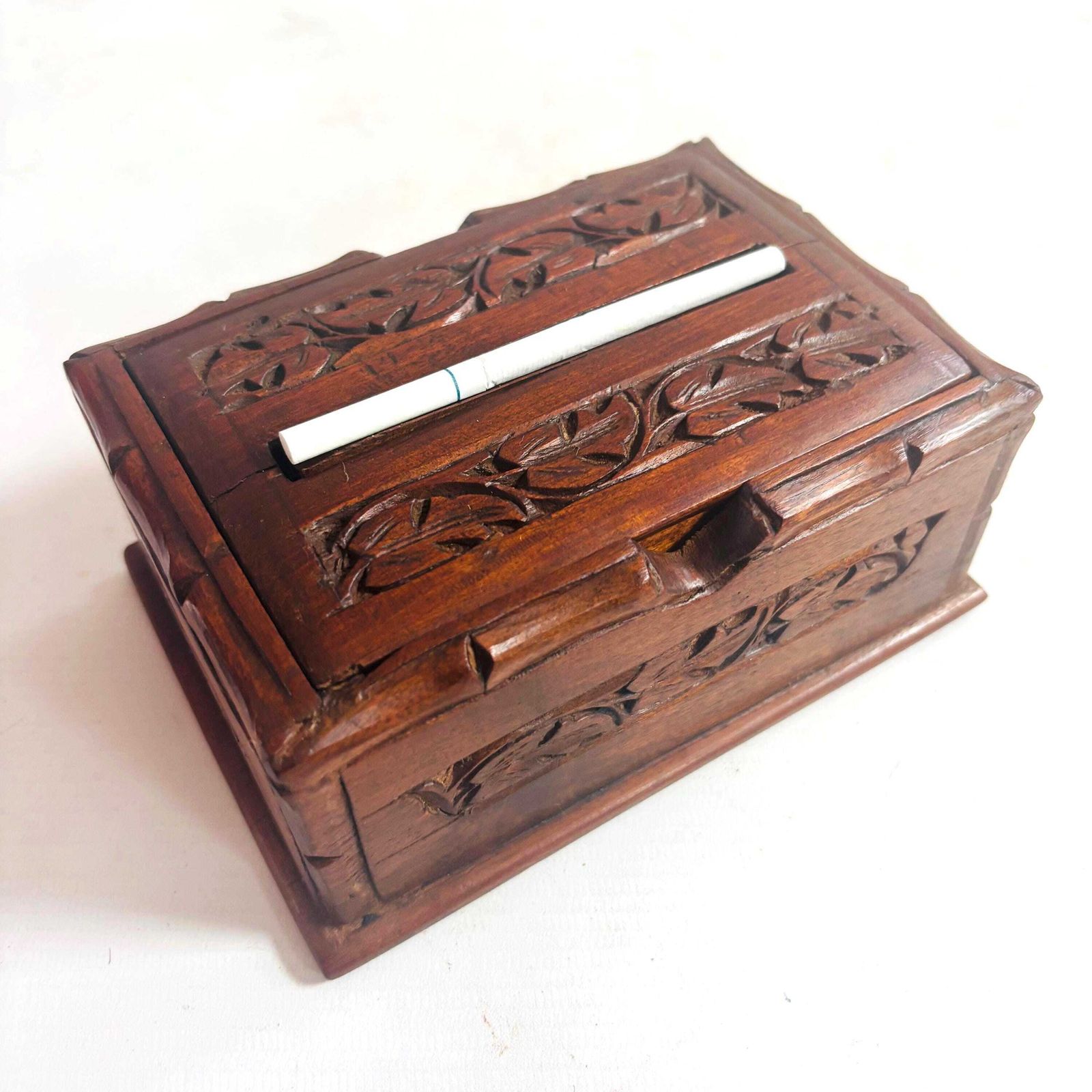 Antiek Edwardiaans gesneden eiken sigarettendispenser, ca. 1910