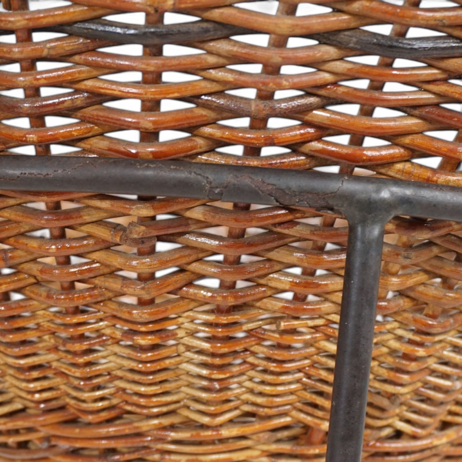 photo vintage Pod Chairs – Pair Of Rattan/Wicker Lounge Chairs On Metal Frame, 1970