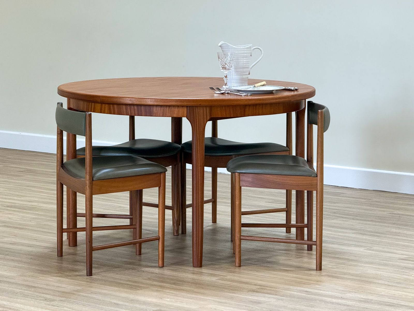 McIntosh Dunvegan Teak Dining Set – Round Extending Table & 4 Chairs (1960s Scotland) photo vinterior