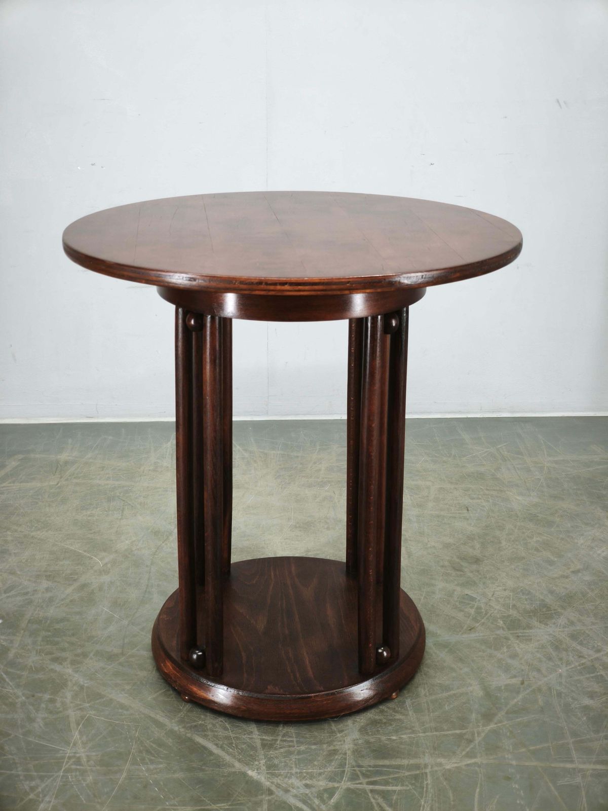 Fledermaus Vienna Secession Bentwood tafel, Oostenrijk, ca. 1900 photo furniture
