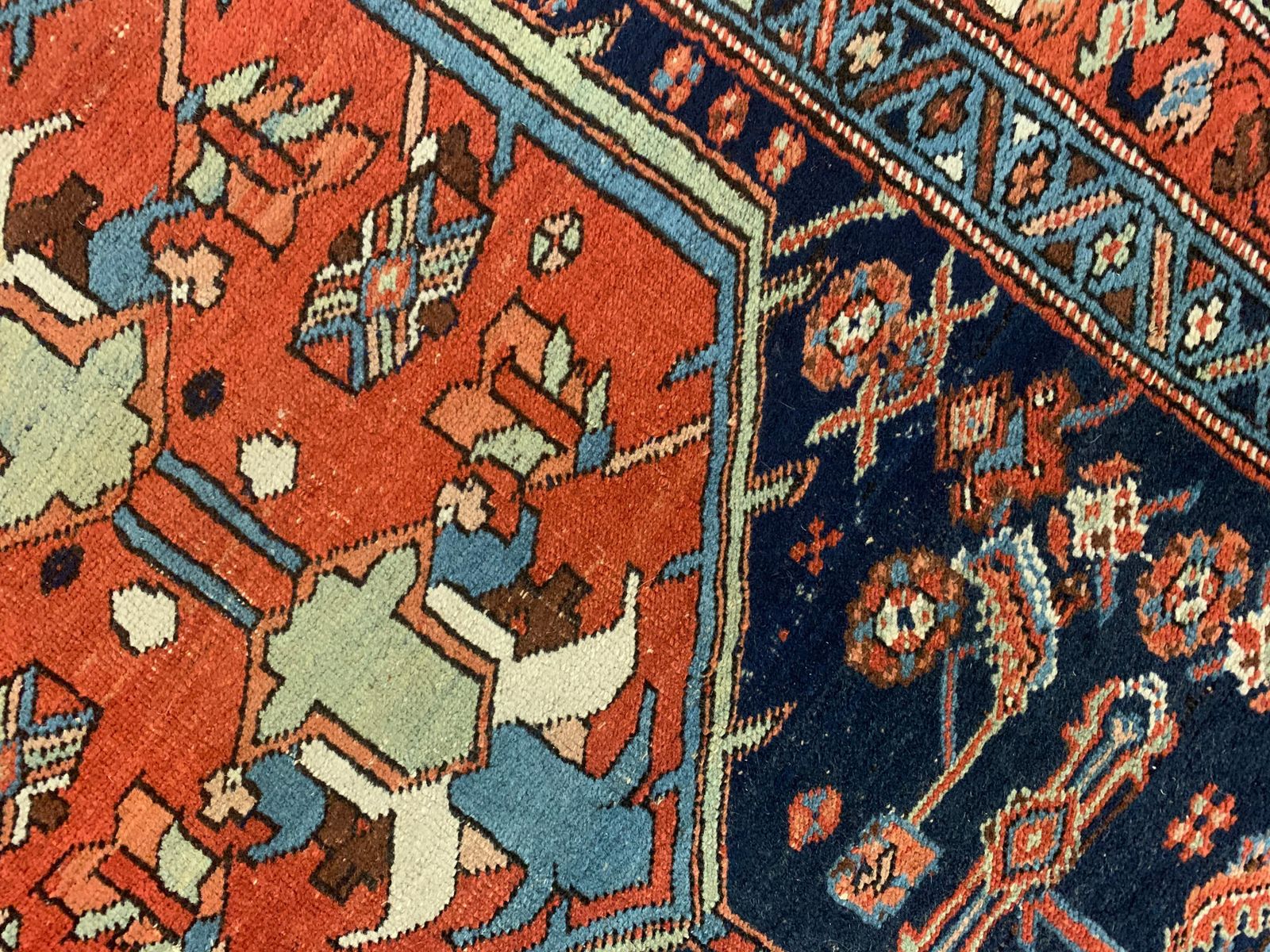 Tapis de couloir d'époque en laine, fait main, motifs tribaux traditionnels photo vinterior