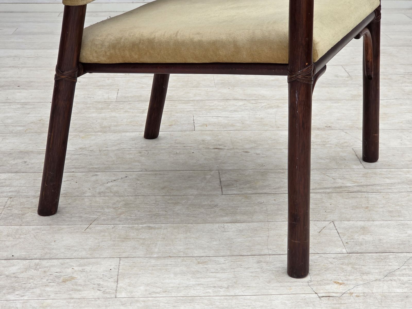 Ca. jaren 1980, paar Scandinavische fauteuils, meubelvelours, bamboe. photo 850.0