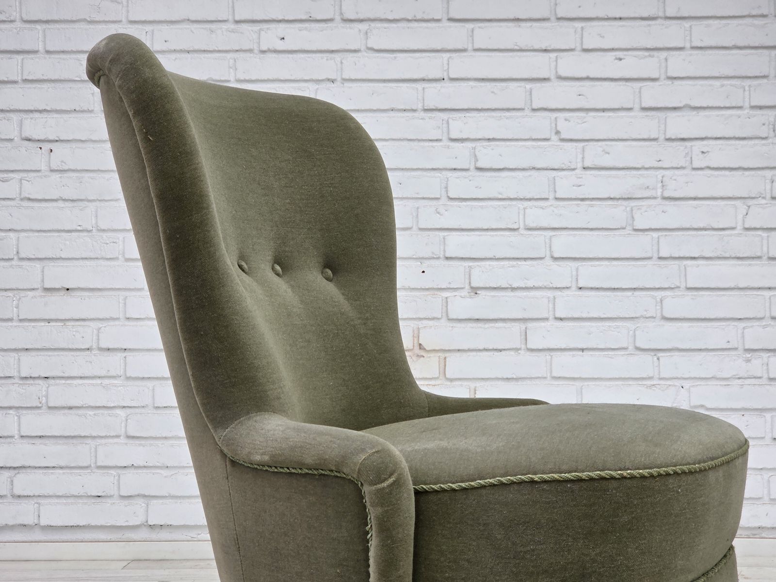 Ca. jaren 1970, Deense fauteuil, groen meubelvelours. photo buy