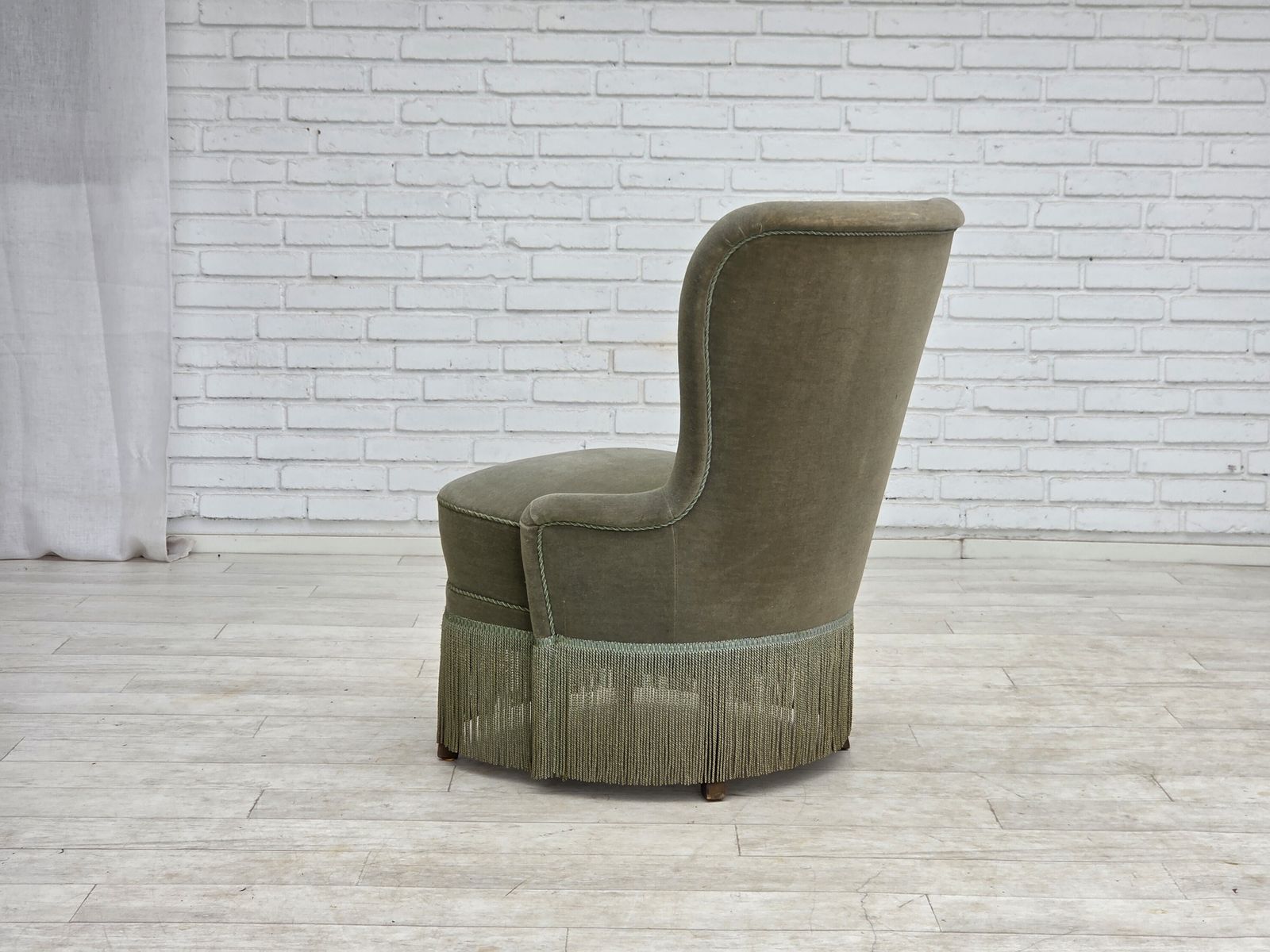 850.0 Ca. jaren 1970, Deense fauteuil, groen meubelvelours. photo