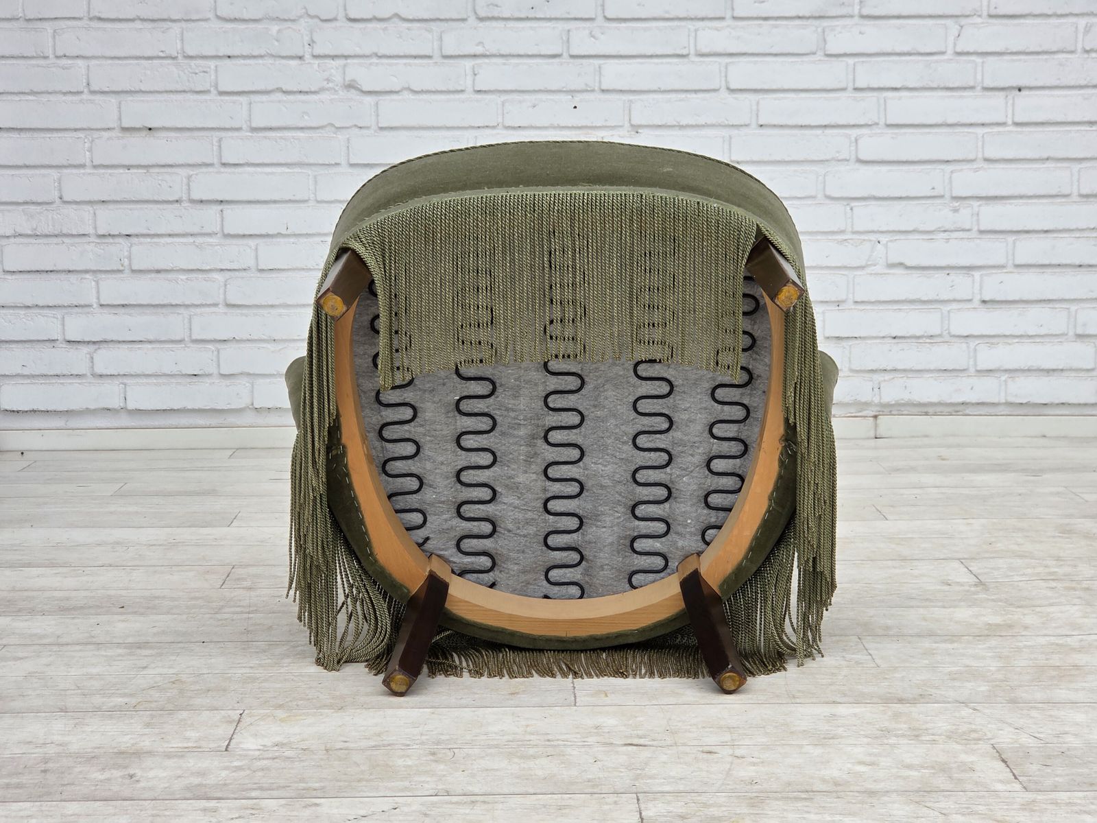 photo vintage Ca. jaren 1970, Deense fauteuil, groen meubelvelours.