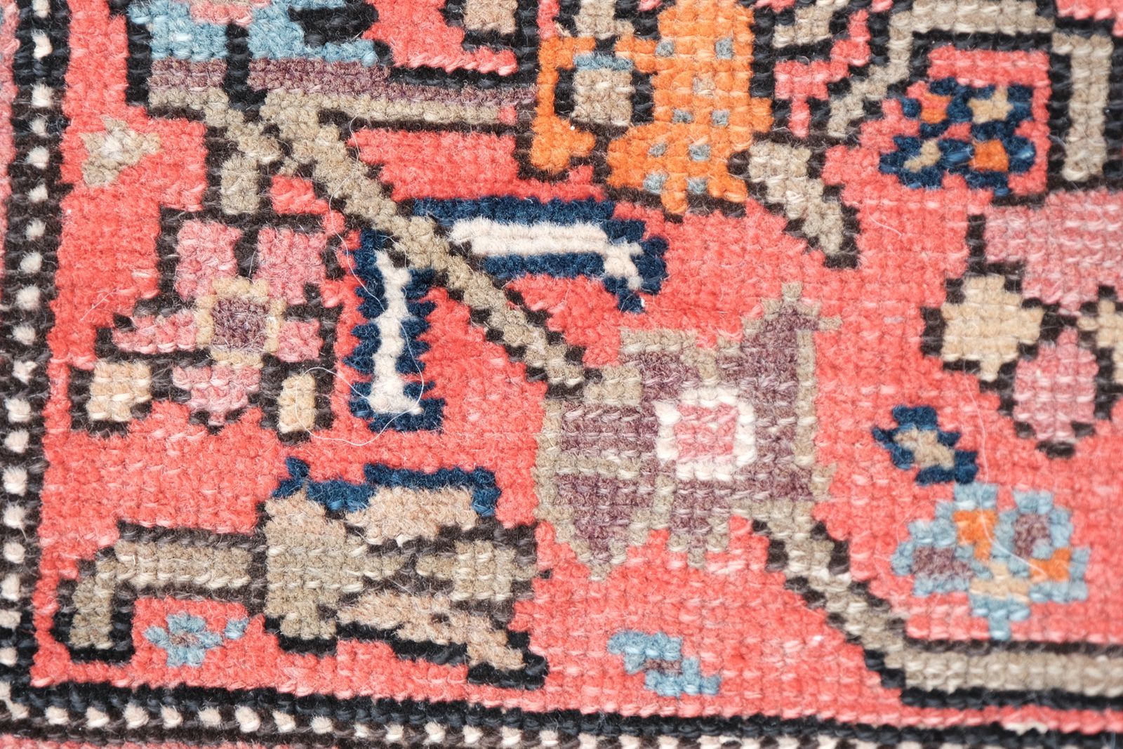 Textiel Antiek vloerkleed in twee tinten, roze en blauw photo