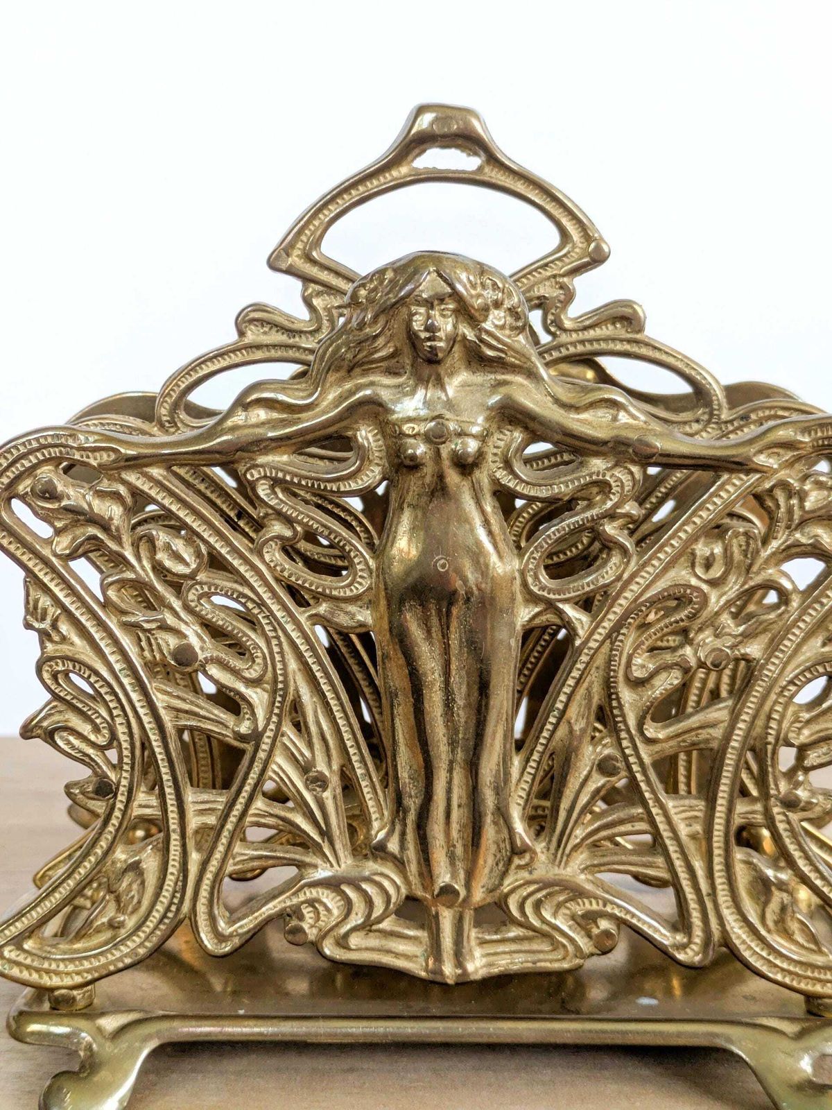 Vintage Frans art nouveau messing brievenhouder / bureauorganizer / servethouder met nimffiguur photo 188.0