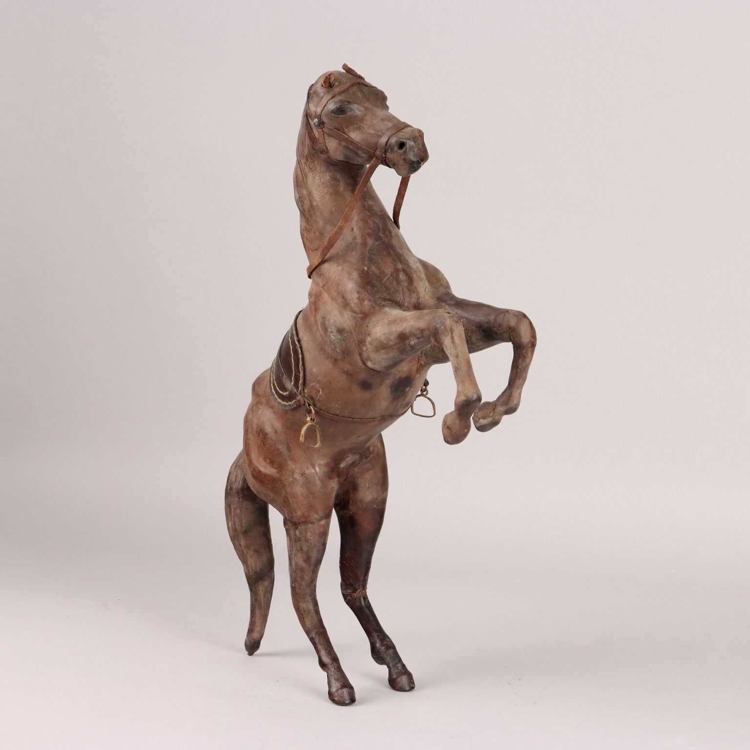 Cheval cabré recouvert de cuir d'époque, Italie, XXe siècle