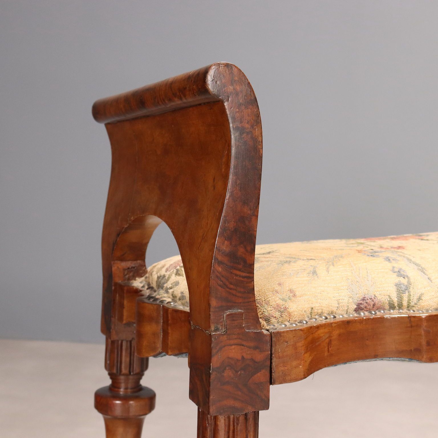 Ensemble de chaises Art déco en noyer et loupe de noyer, Italie, XIXe siècle photo Mobilier