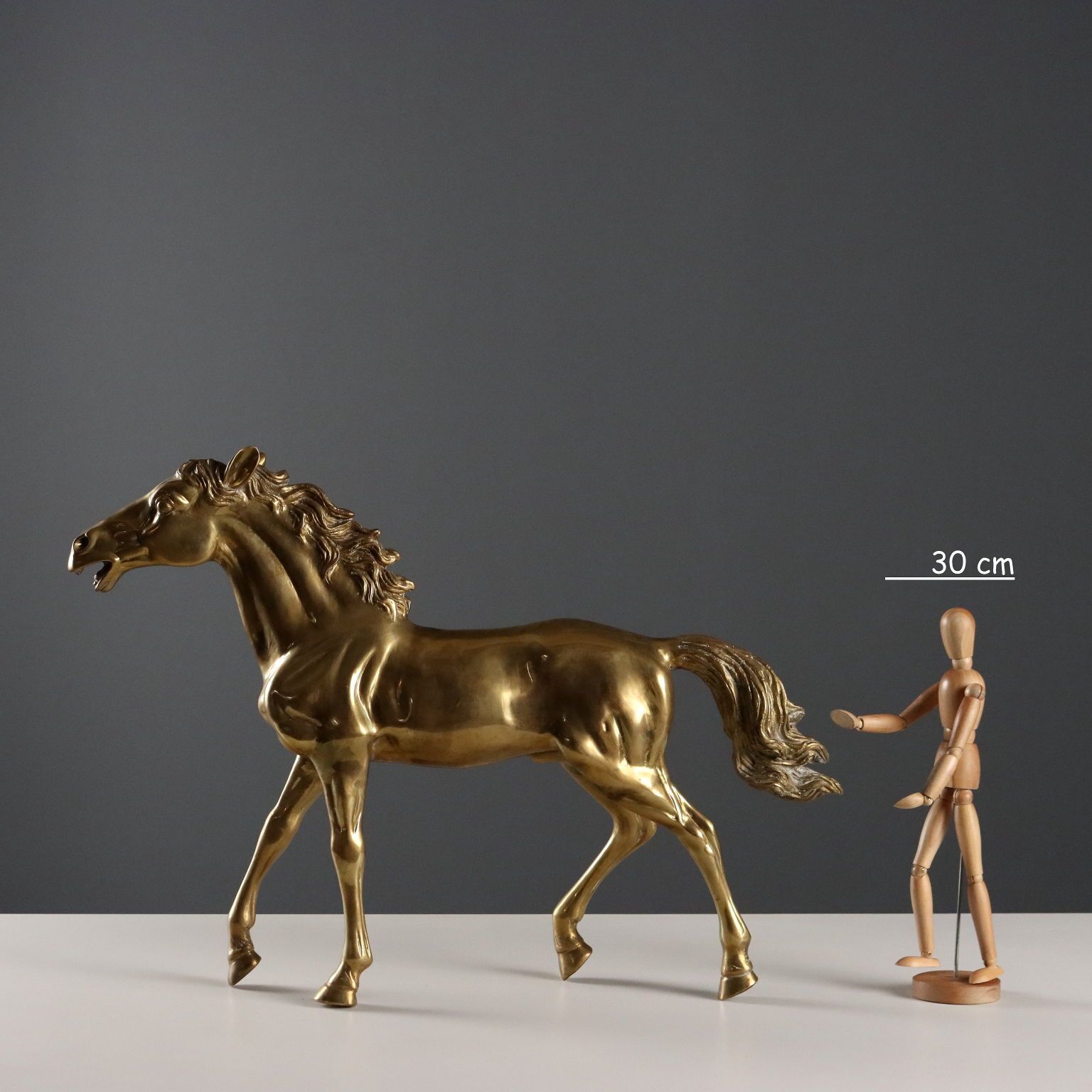Sculpture moderne Cheval au trot en bronze doré, Italie, années 1970 photo furniture