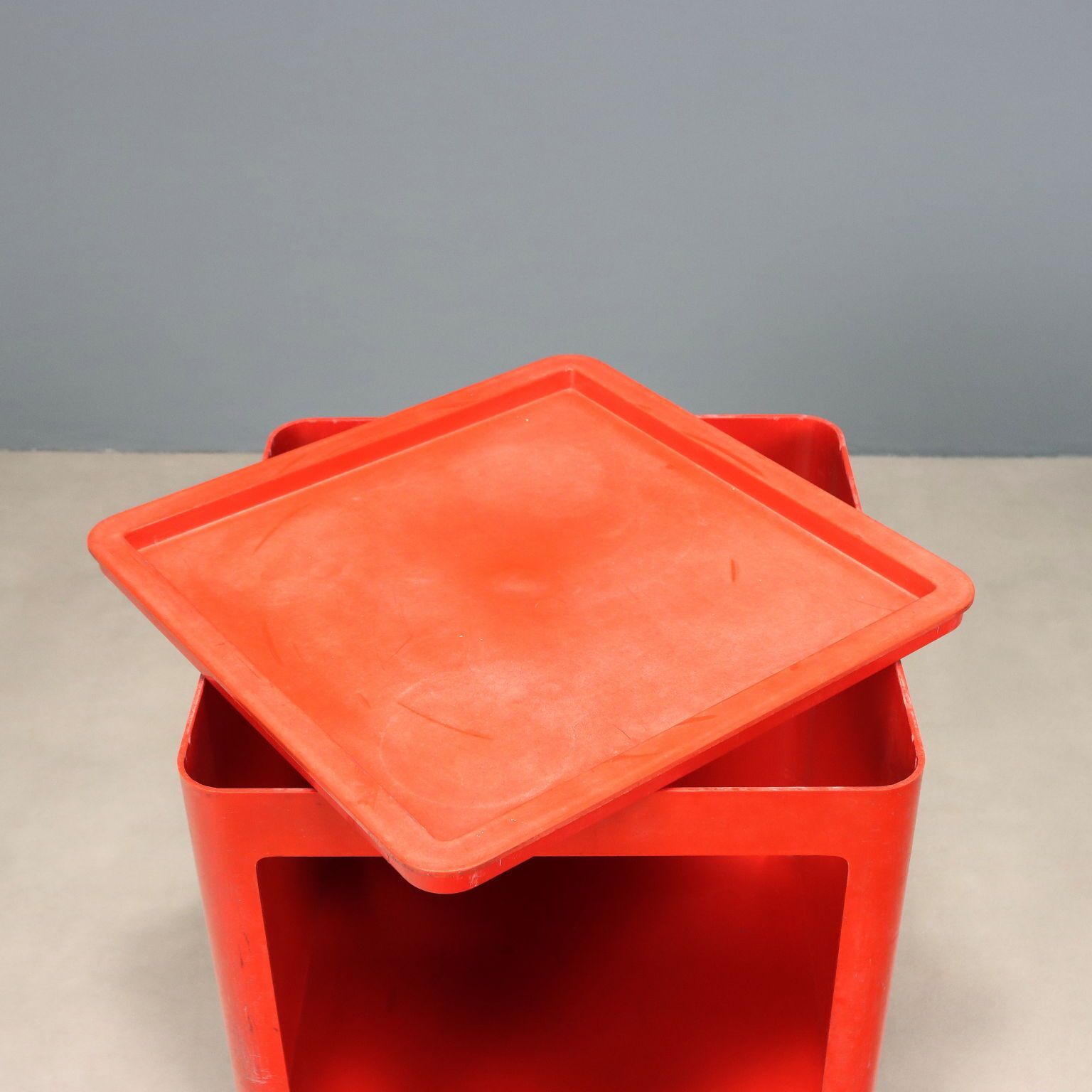 Cabinet Valenti & C. Valletto Quadro Rosso vintage, Italie, années 1980 photo Mobilier