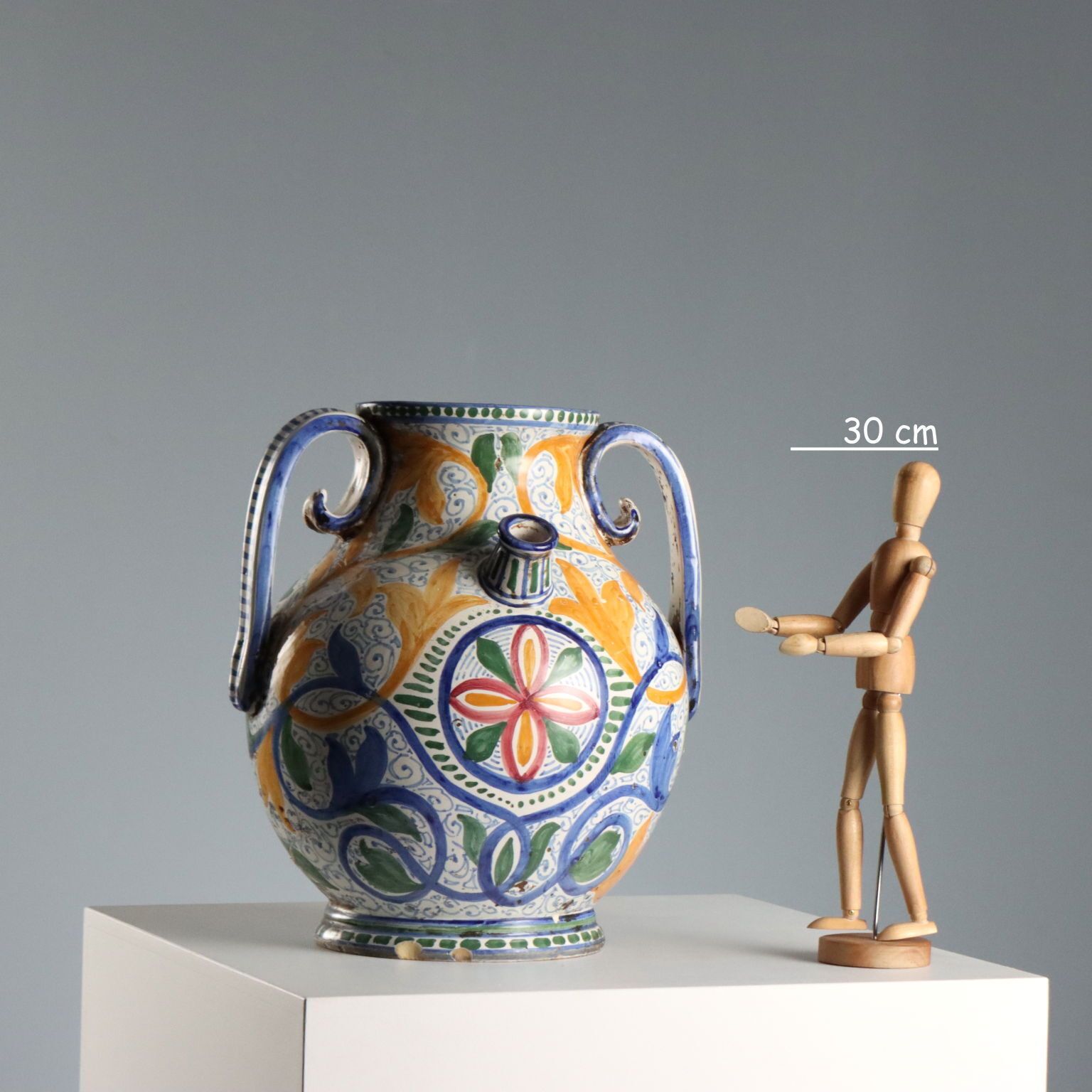 Antiek Amphora handgeschilderd majolica Italië 20e eeuw photo furniture